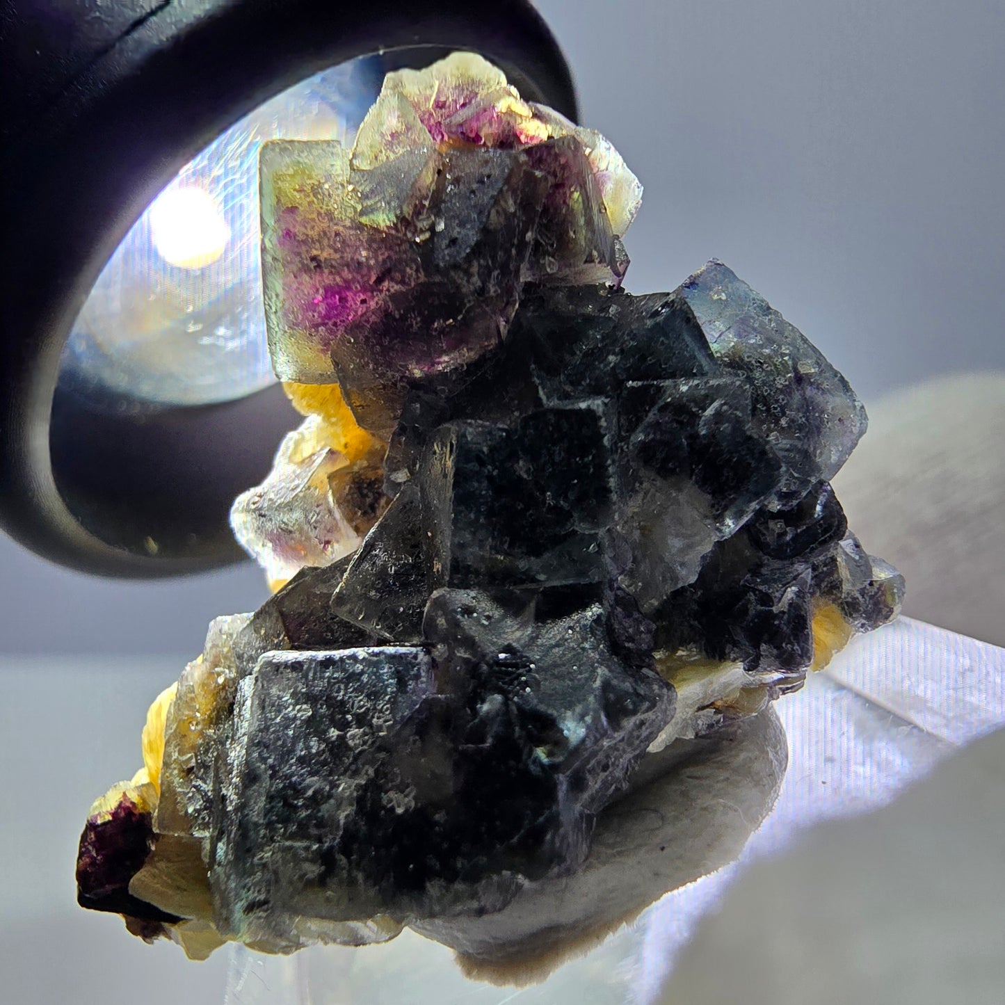 Cubes de fluorite fantôme colorés, spécimen de muscovite, Erongo, Namibie, 31 x 25 x 23 mm