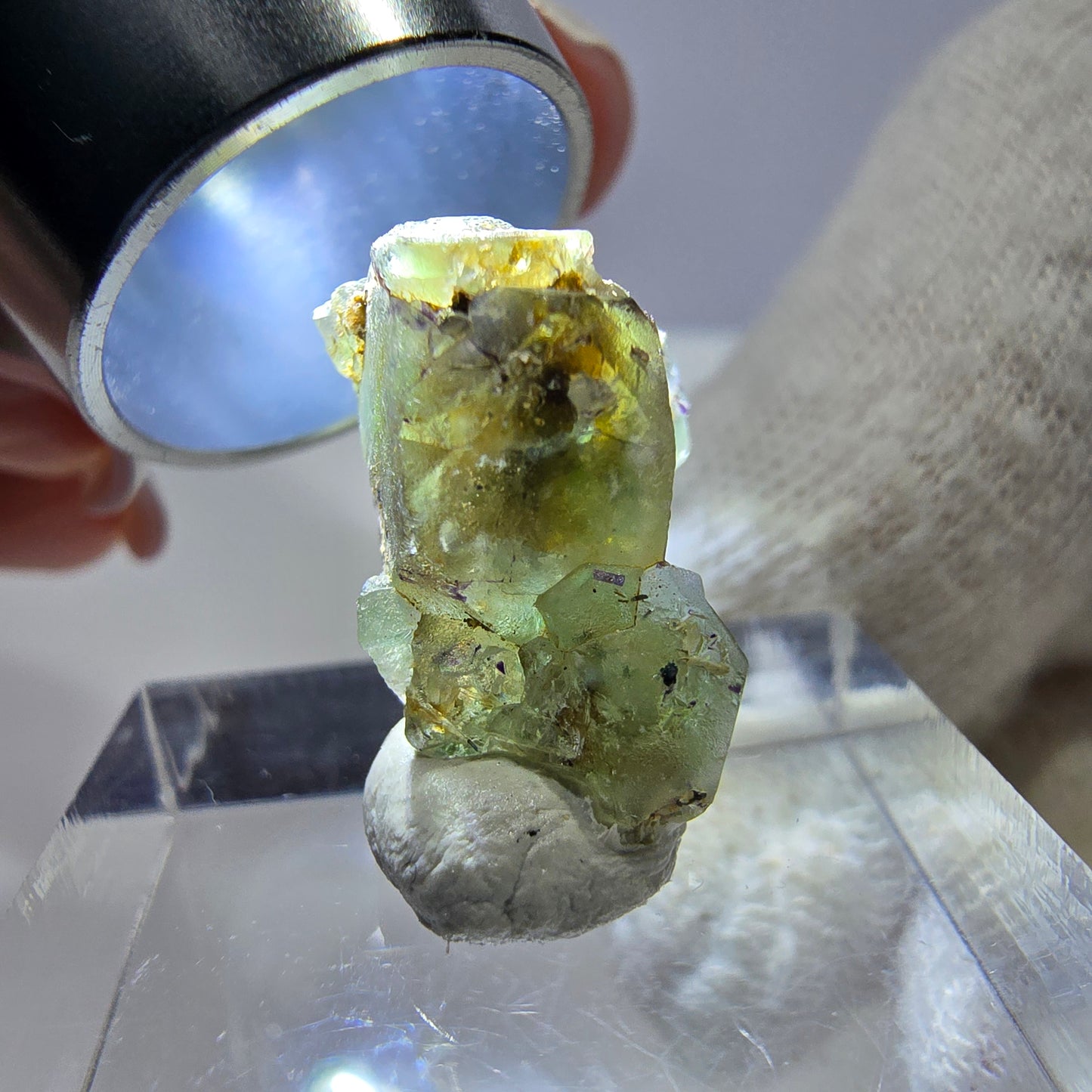 Cube de fluorite fantôme, spécimen de muscovite, Erongo, Namibie, 18 x 14 x 9 mm