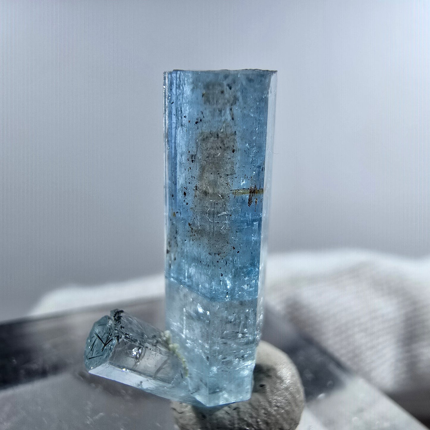 Rare spécimen d'aigue-marine claire XX Erongo, Namibie 23*12*6mm