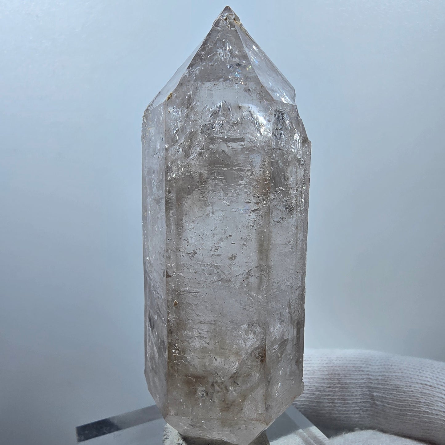 Sceptre DT Enhydro en quartz fumé squelette, 2 gobos de poche Bubble Valentine. Namibie 85 x 32 x 27 mm