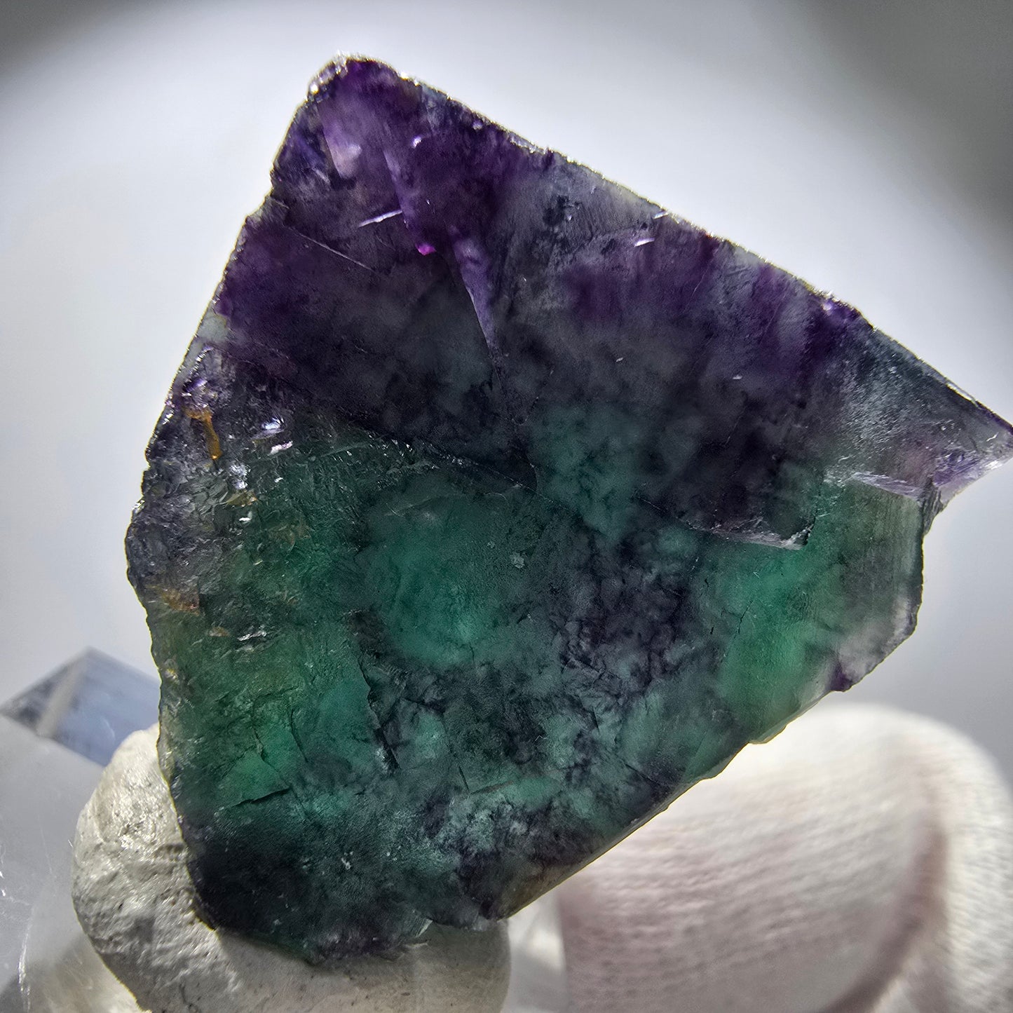 Rare spécimen de cube de fluorite fantôme, vert-violet zonal, Okorusu, Namibie, 33 x 27 x 30 mm