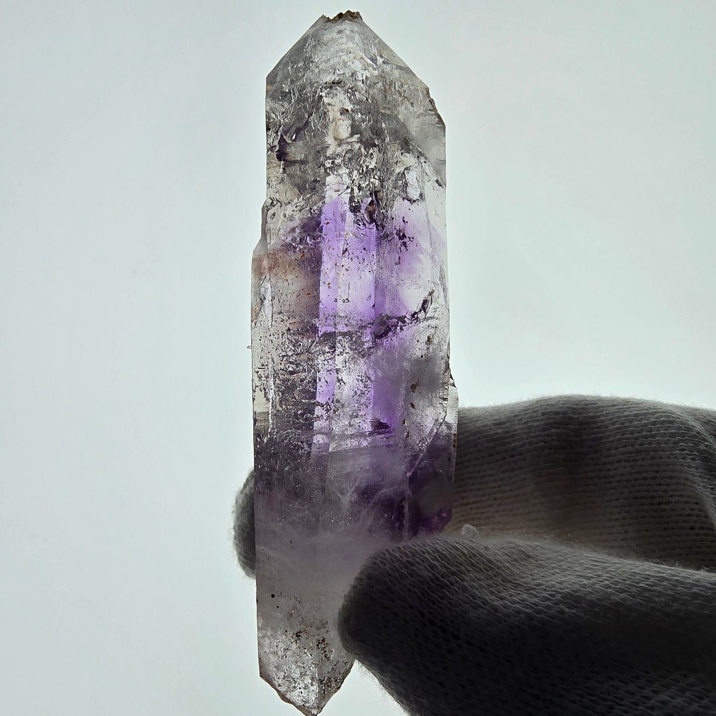 Sceptre fantôme squelette en améthyste, poche Saint-Valentin, Goboboseb, Namibie, 79 x 24 x 15 mm