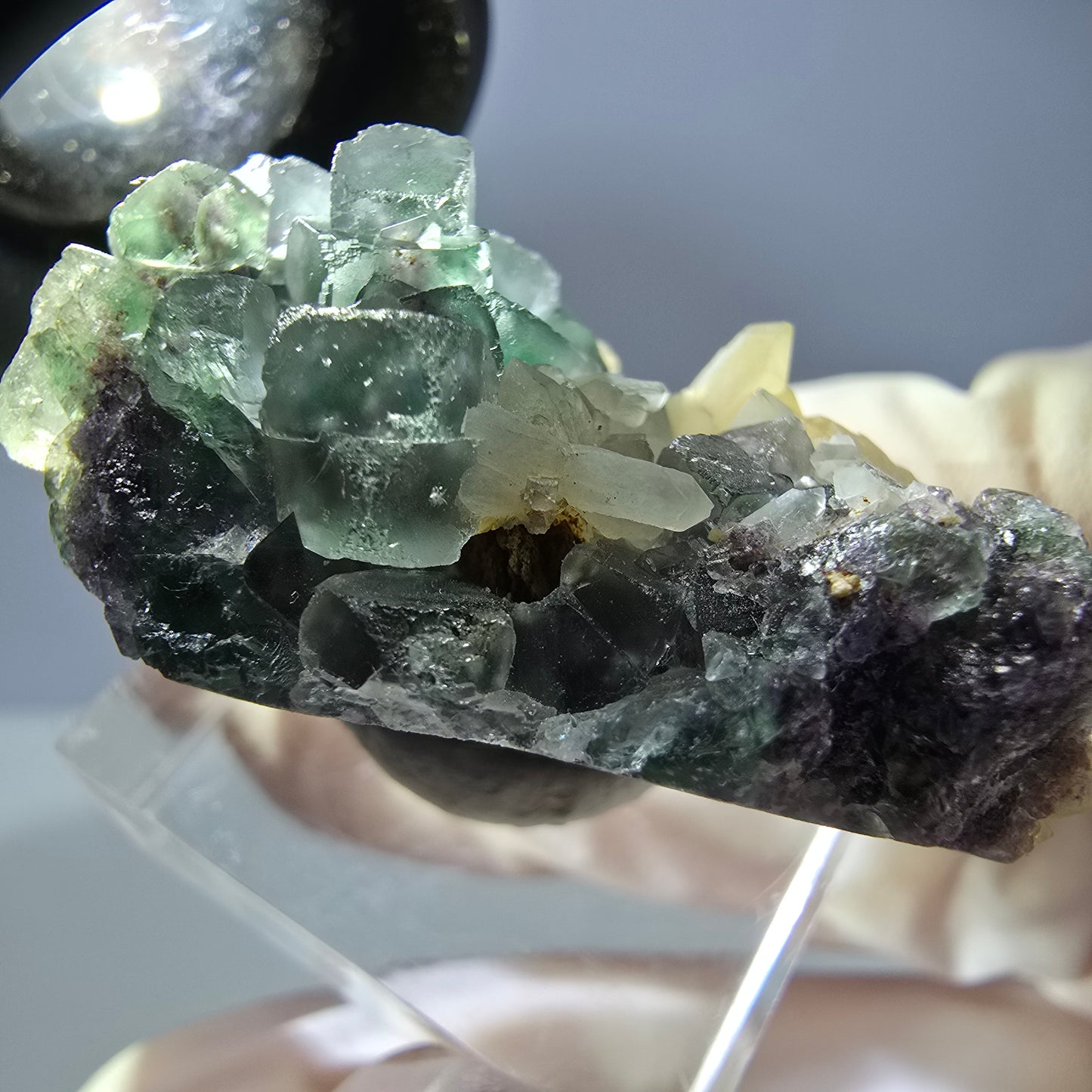 Phantom Fluorit Würfel, parkettiert, Quarz Stufe Okorusu, Namibia 35*25*19mm