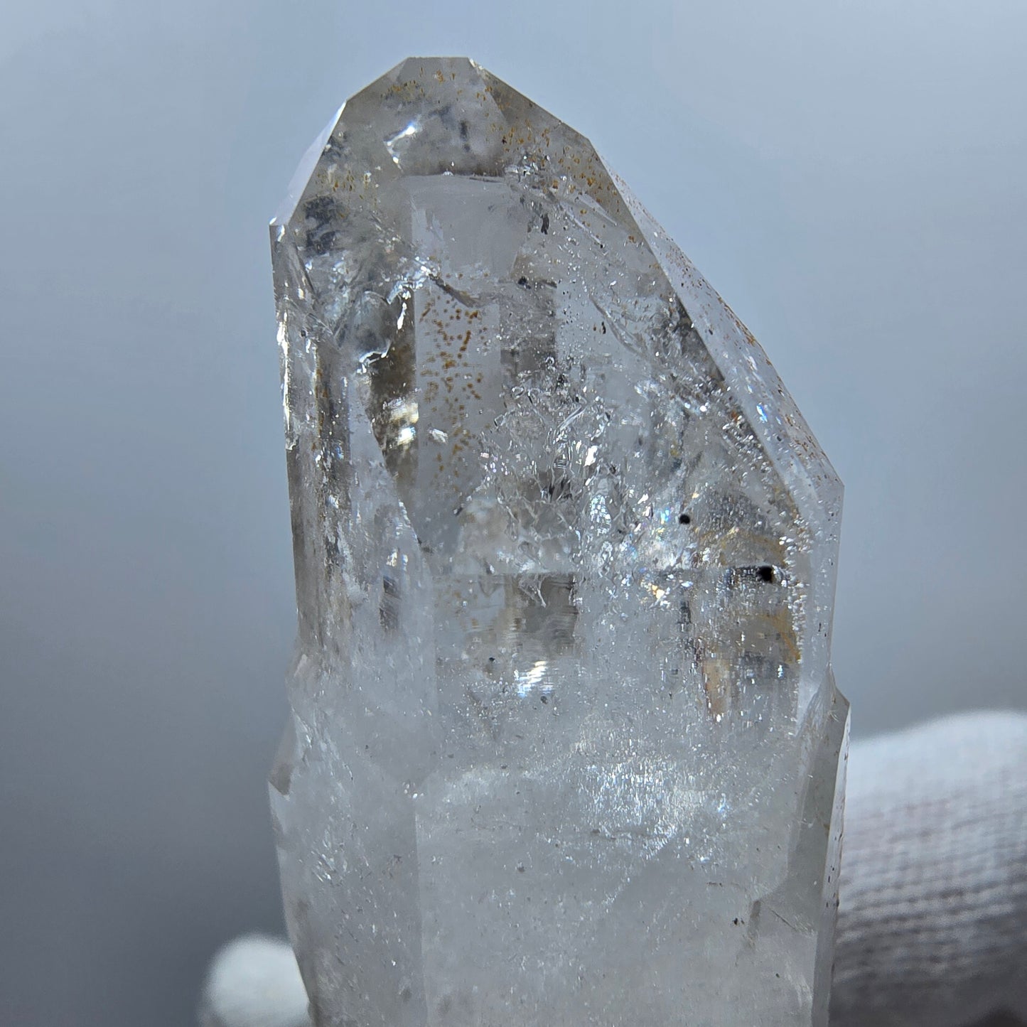 Goboboseb de poche en quartz fumé fantôme lémurien, squelette DT Stage Valentine, Namibie, 64 x 23 x 21 mm