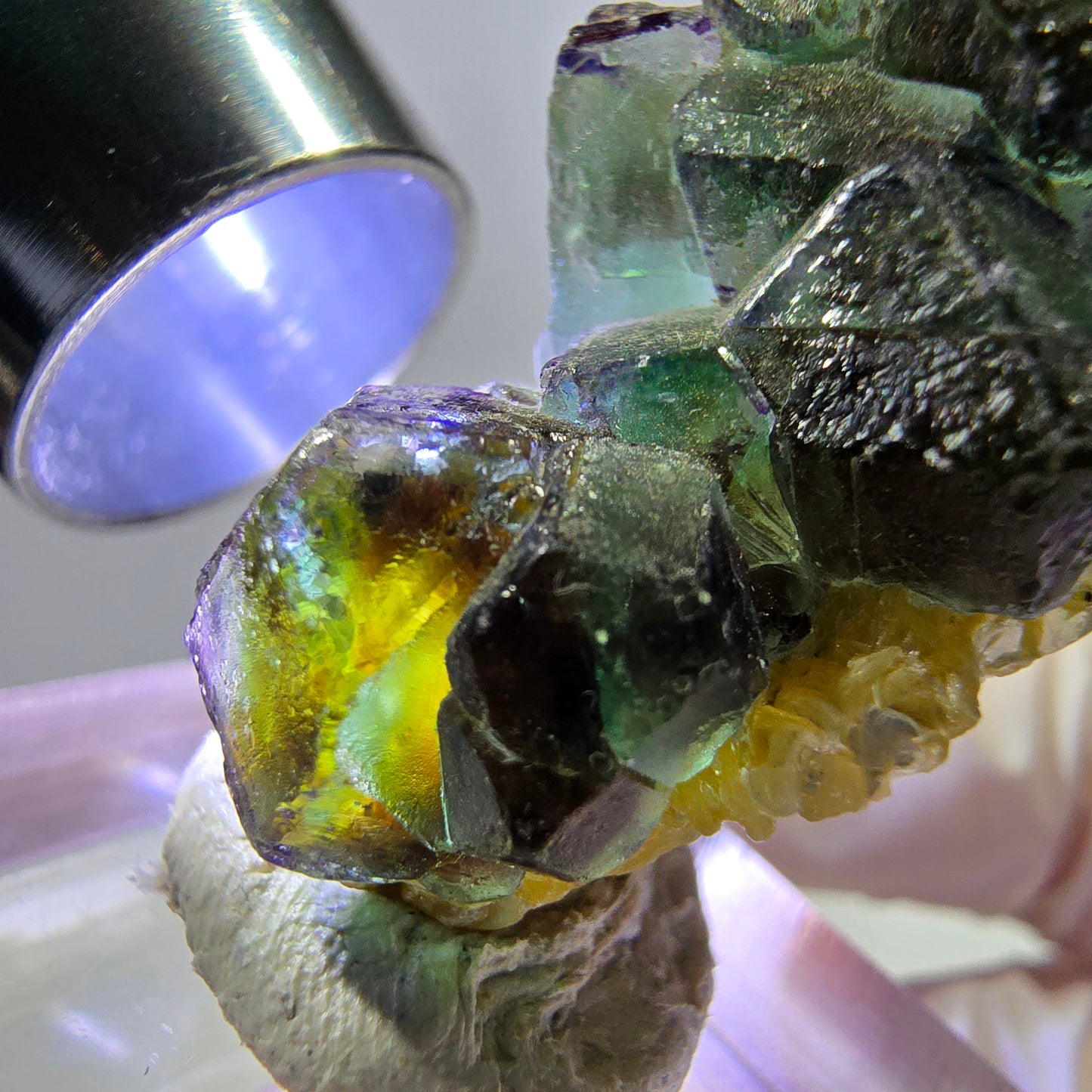 Cube de fluorite fantôme, zonal, spécimen de muscovite, Erongo, Namibie, 38 x 21 x 19 mm