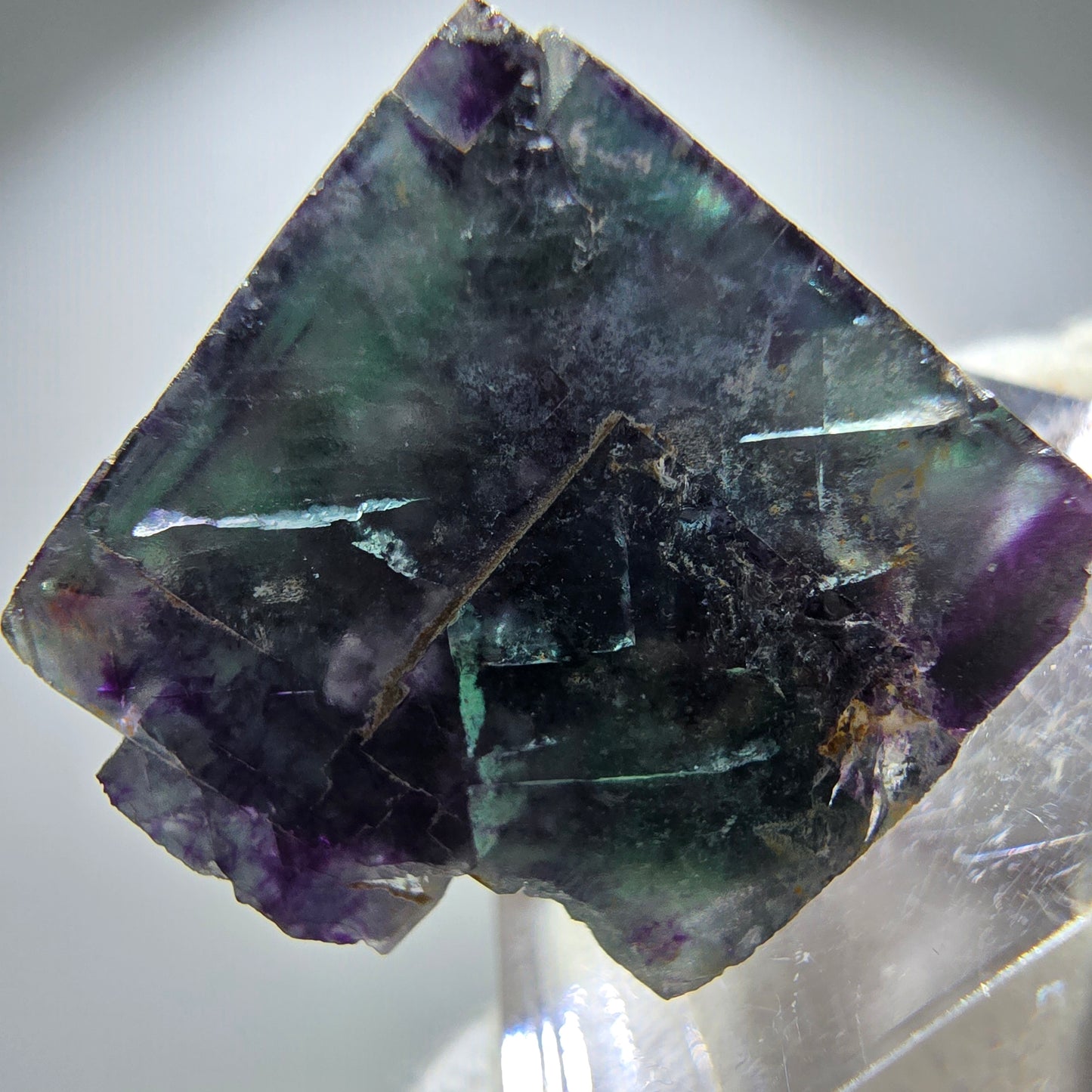 Spécimen rare de cube de fluorite fantôme, vert zonal et violet, Okorusu, Namibie, 28 x 25 x 18 mm