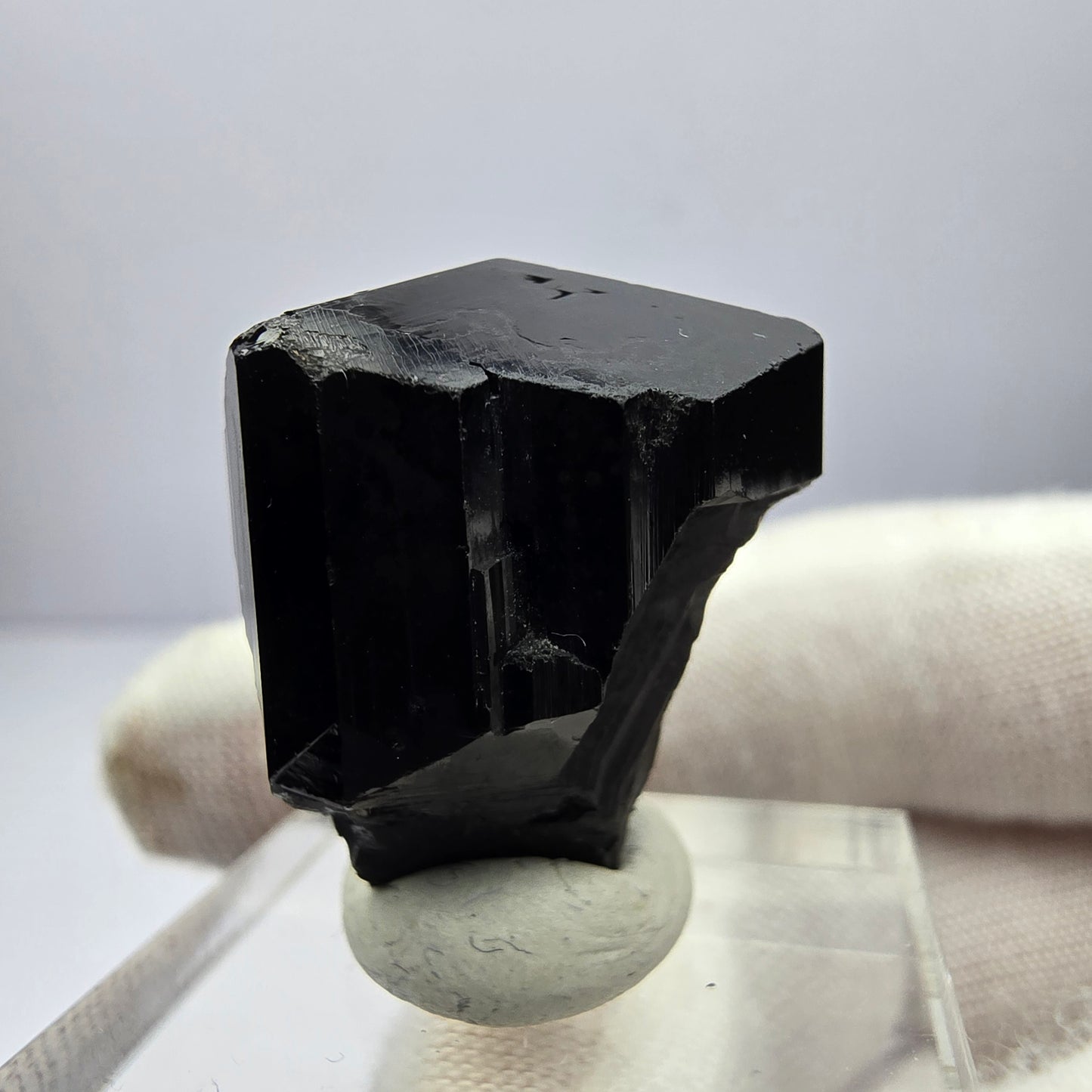 Symmetrischer Schörl Turmalin schwarz glänzend Erongo, Namibia 24*21*20mm