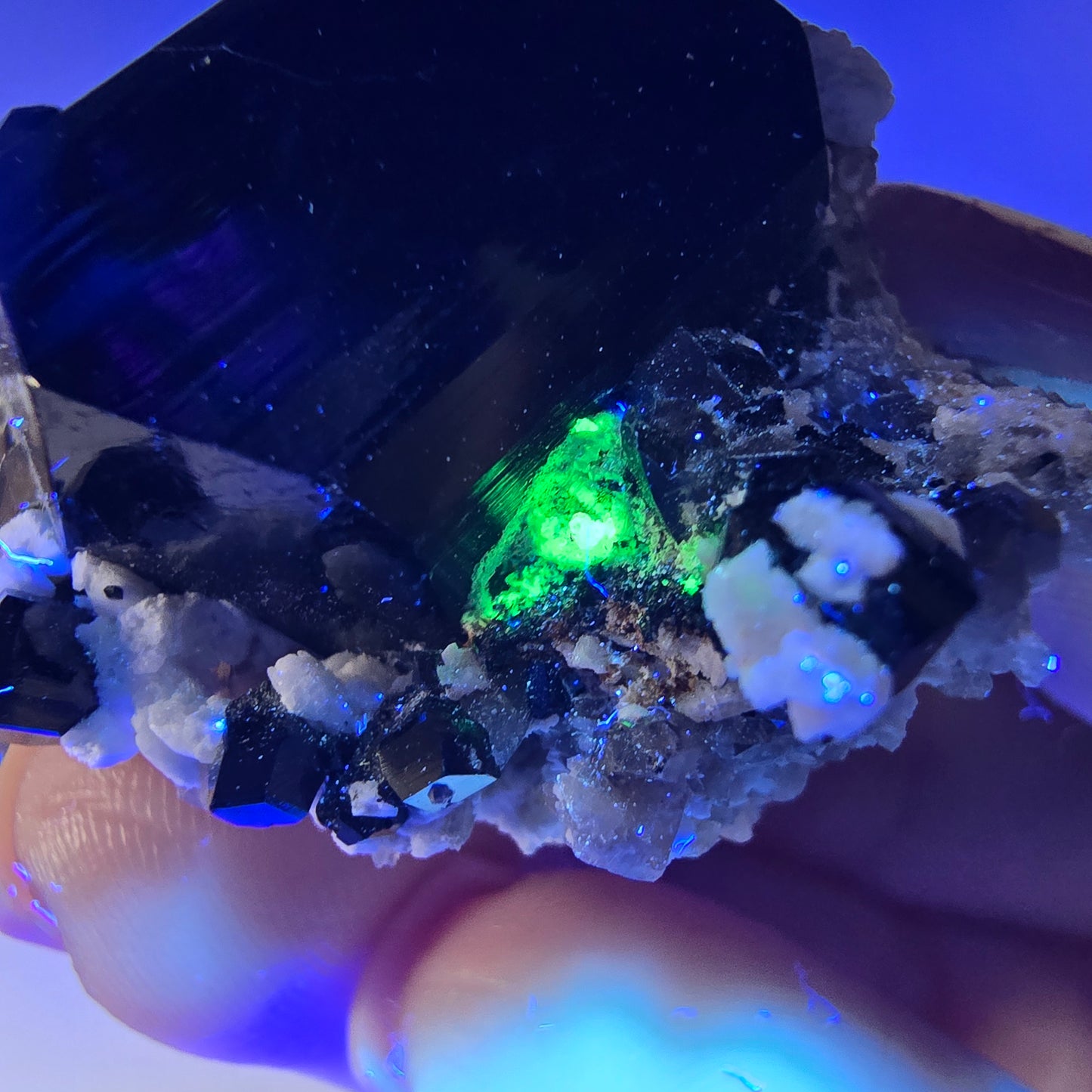 Spécimen rare de tourmaline Schorl, hyalite et orthose, Erongo, Namibie, 36 x 44 x 21 mm