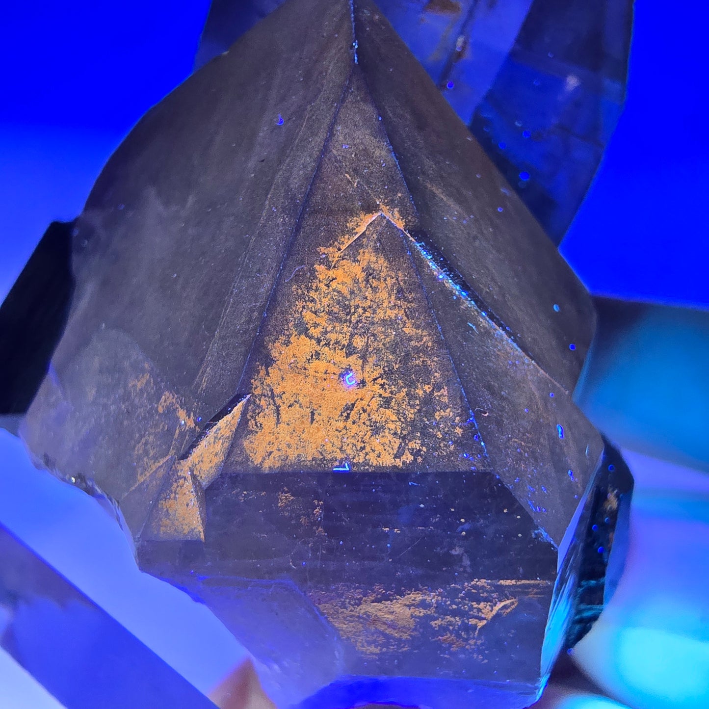 Spécimen rare de quartz fumé et de tourmaline Schorl à Erongo, Namibie, 53 x 48 x 39 mm