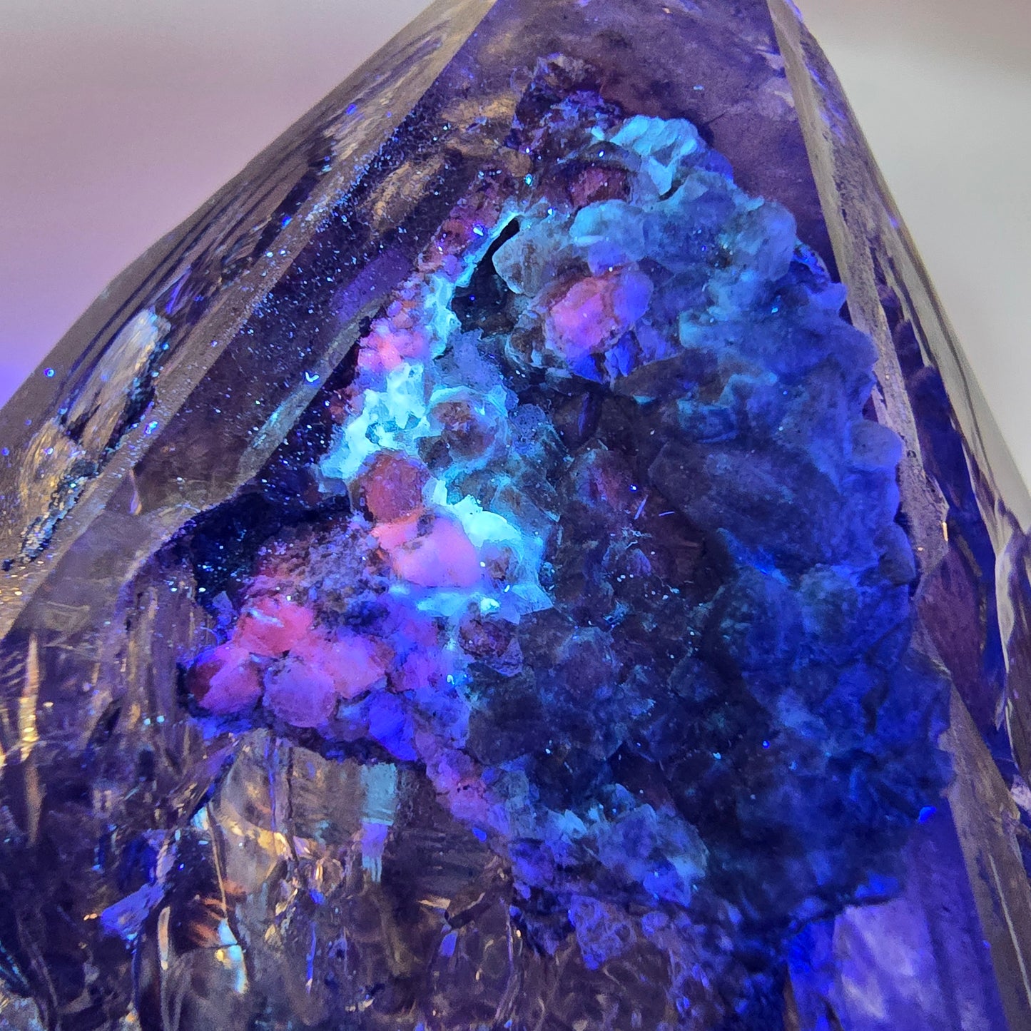 Sceptre en quartz fumé squelette Enhydro, calcite UV, 3 bulles, poche Saint-Valentin, Namibie, 149 x 71 x 52 mm
