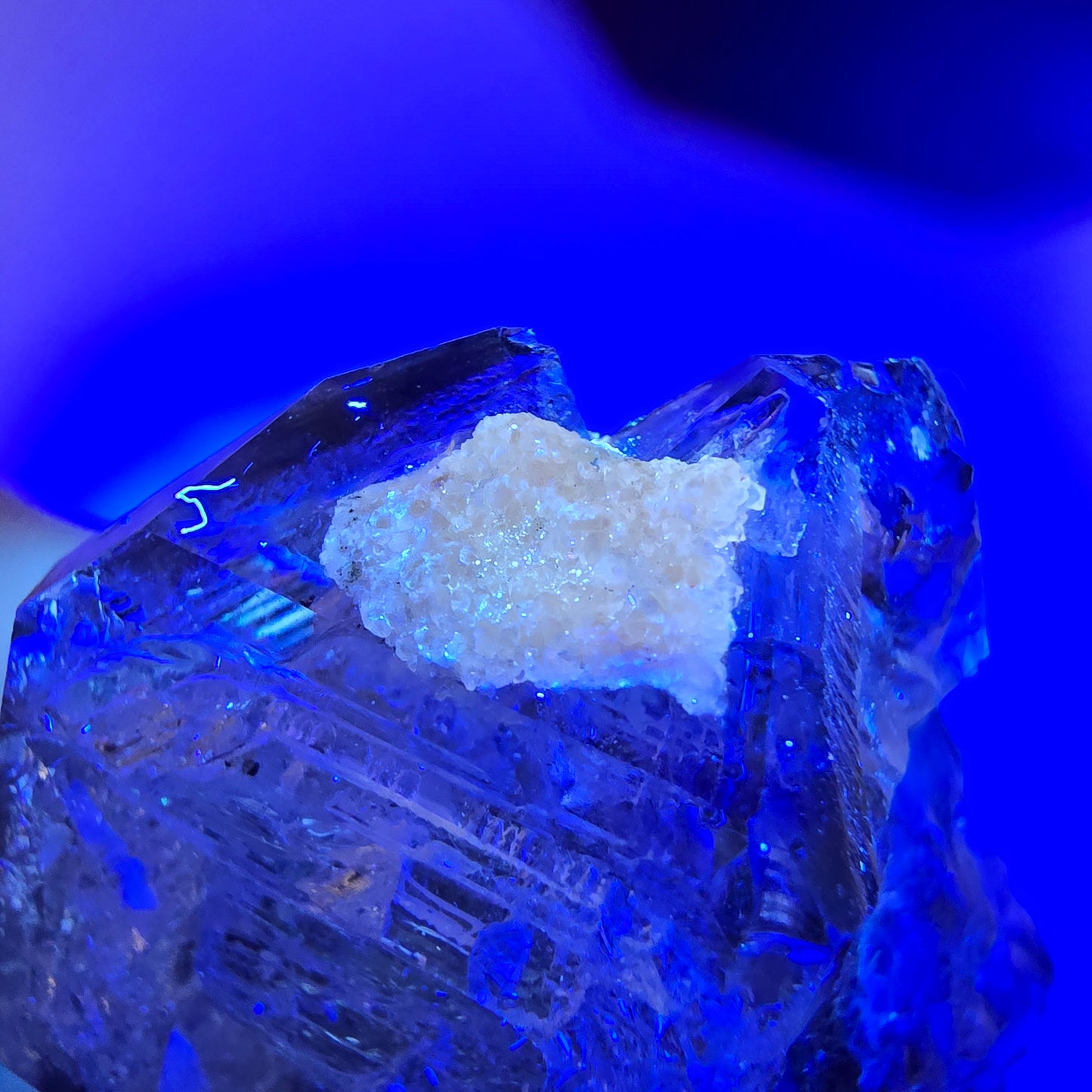 Sceptre fantôme squelette en quartz fumé DT, poche Saint-Valentin en calcite UV, Namibie 82 x 38 x 26 mm