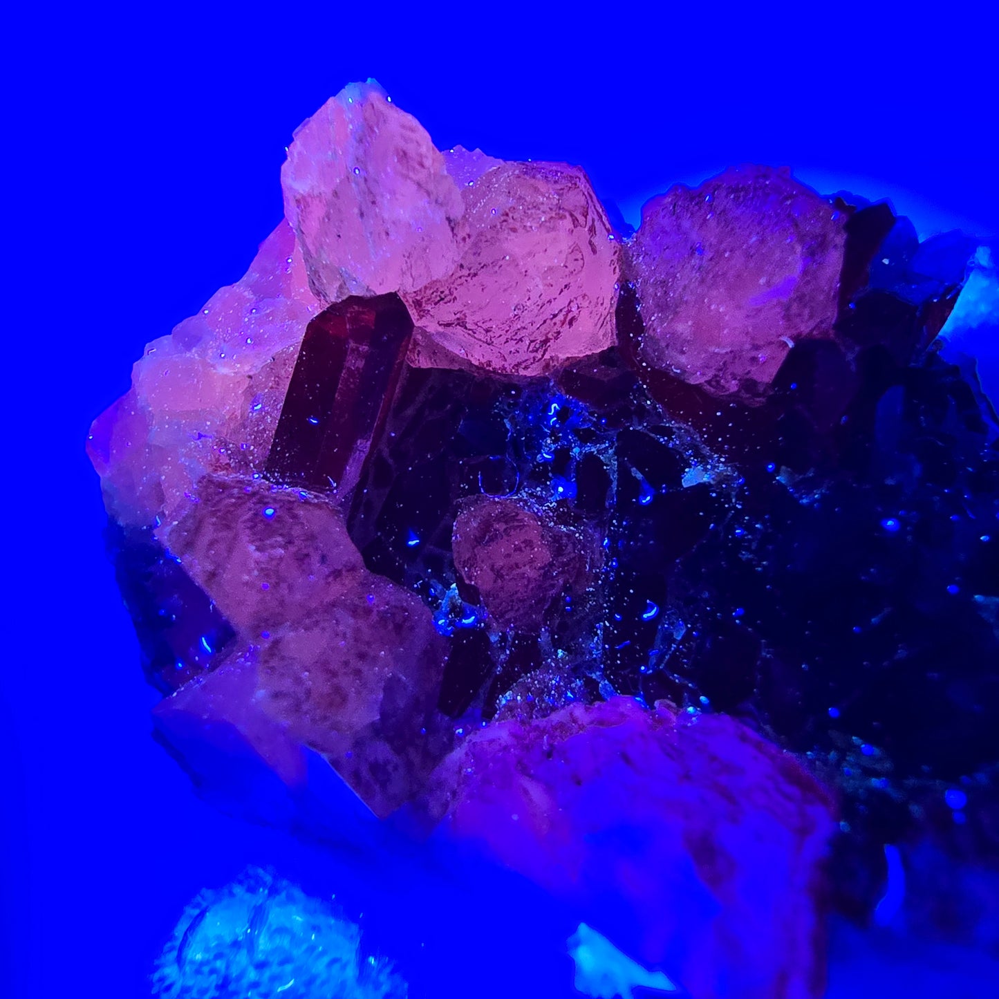 Rote Hämatit Quarz, UV Calcit Stufe Streep Mine, Goboboseb, Namibia 40*25*25mm