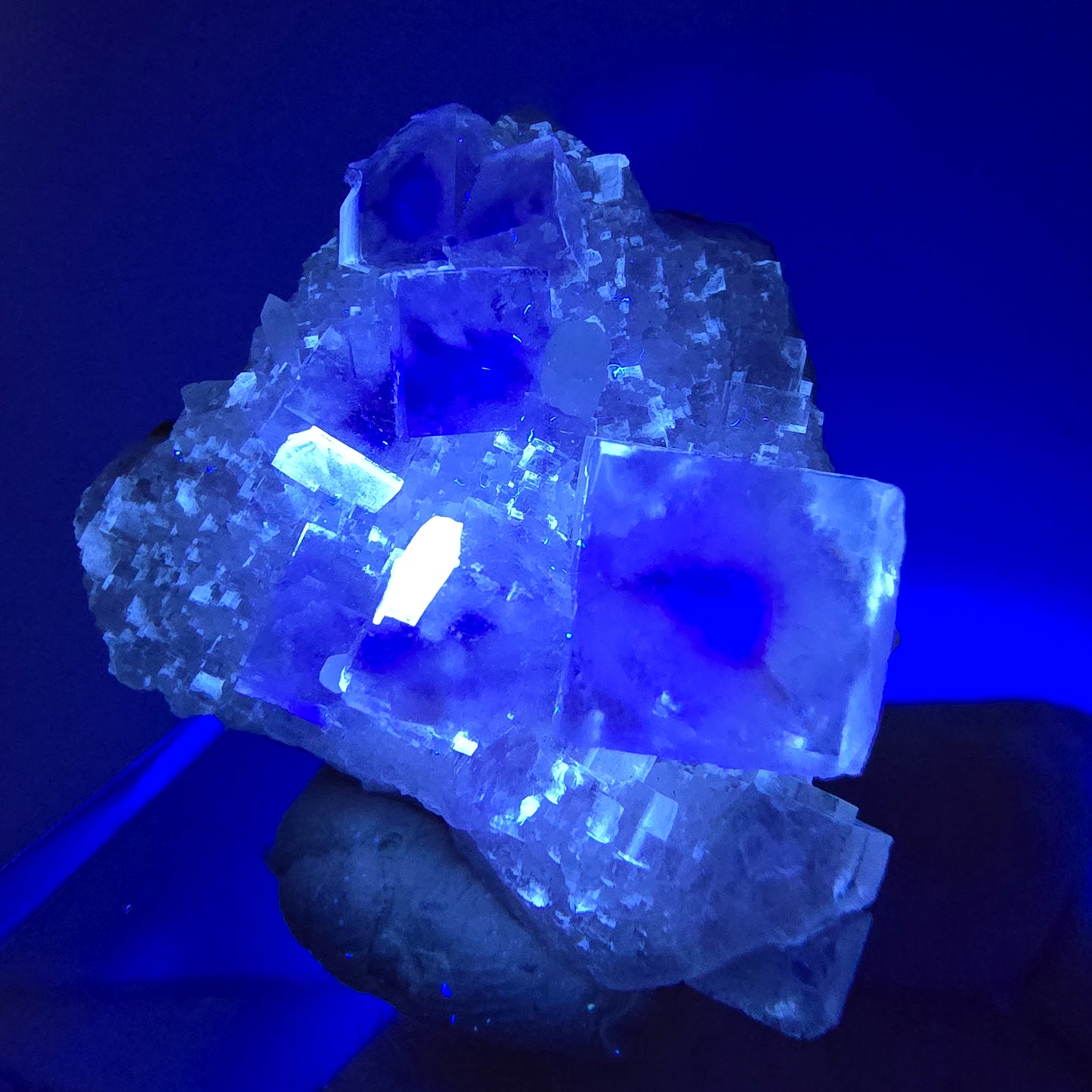 Seltene UV Phantom Fluorit Würfel, Quarz Stufe Brandberg, Namibia 29*27*18mm