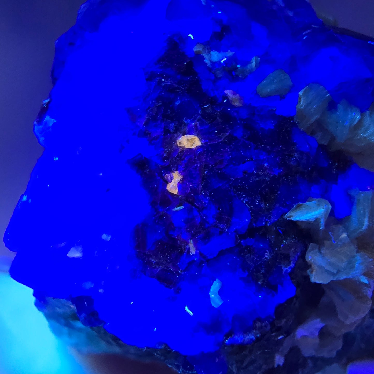 Fluorite fantôme Schörl, tourmaline, calcite, muscovite, stade Erongo, Namibie, 52 x 43 x 34 mm
