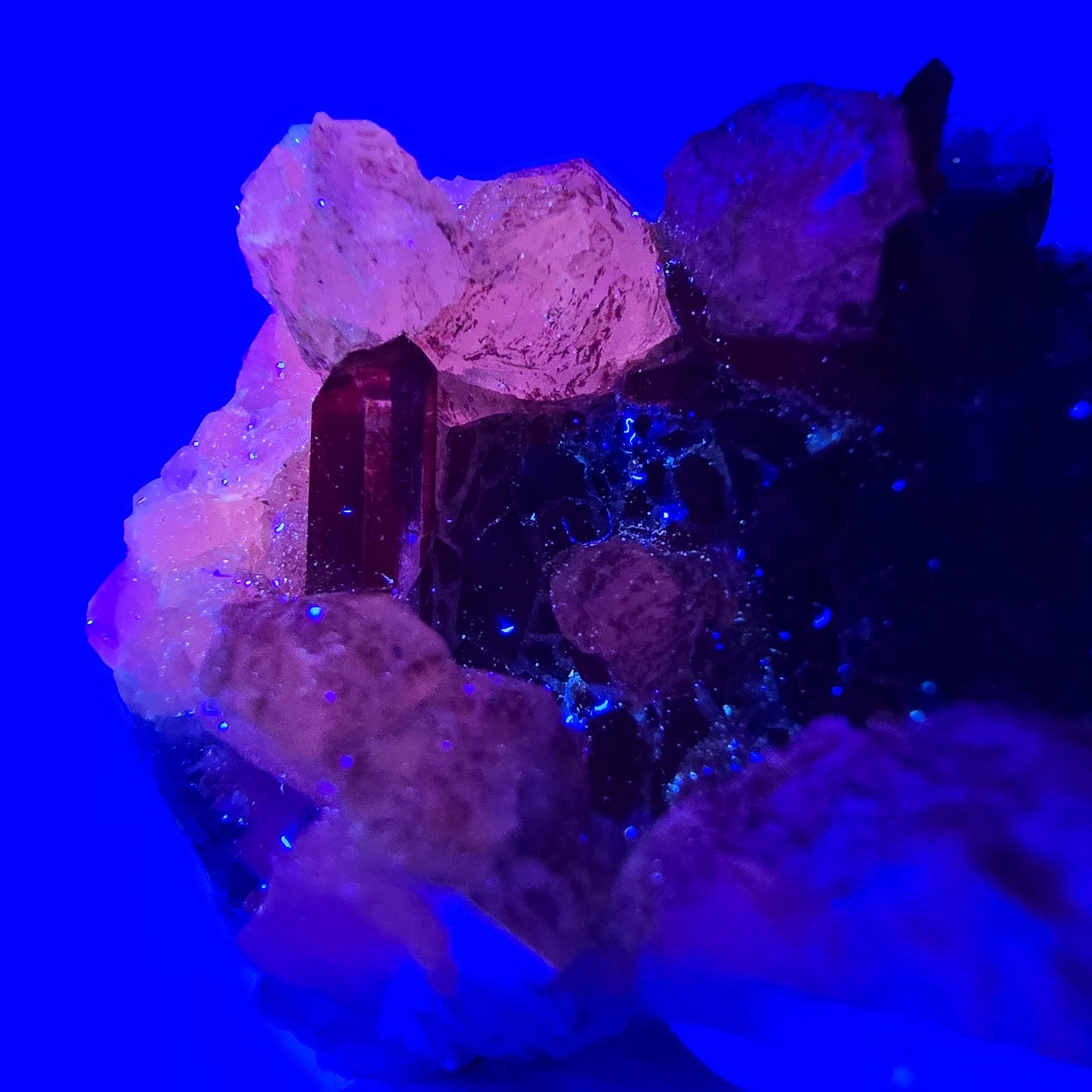 Rote Hämatit Quarz, UV Calcit Stufe Streep Mine, Goboboseb, Namibia 40*25*25mm