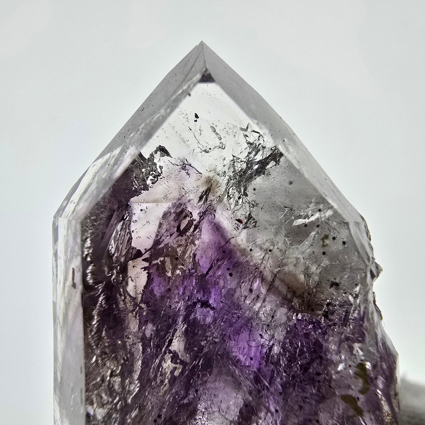Améthyste fantôme avec hématite, mine Streep, Goboboseb, Namibie, 43 x 30 x 19 mm