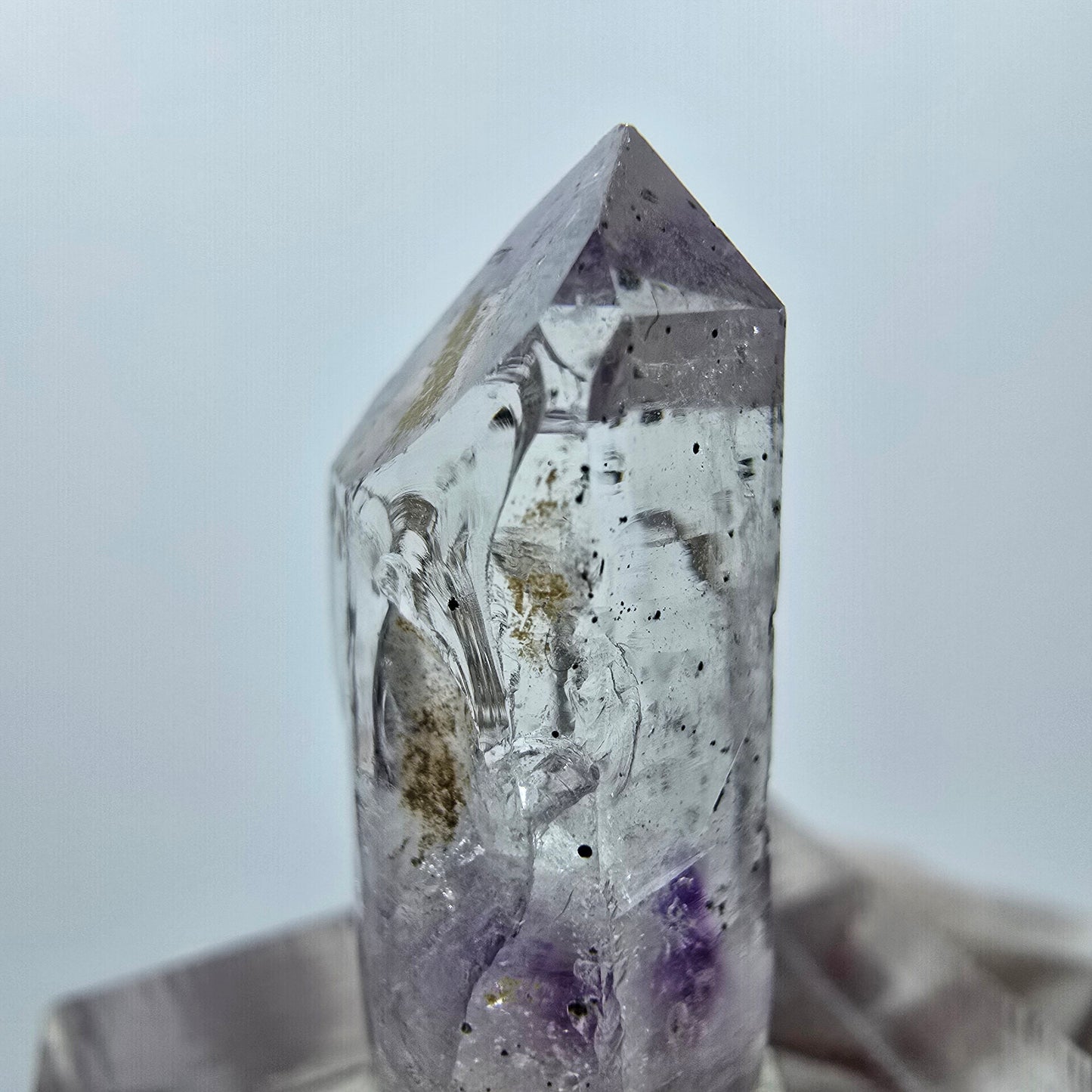 Améthyste fantôme avec hématite, mine Streep, Goboboseb, Namibie, 27 x 13 x 10 mm