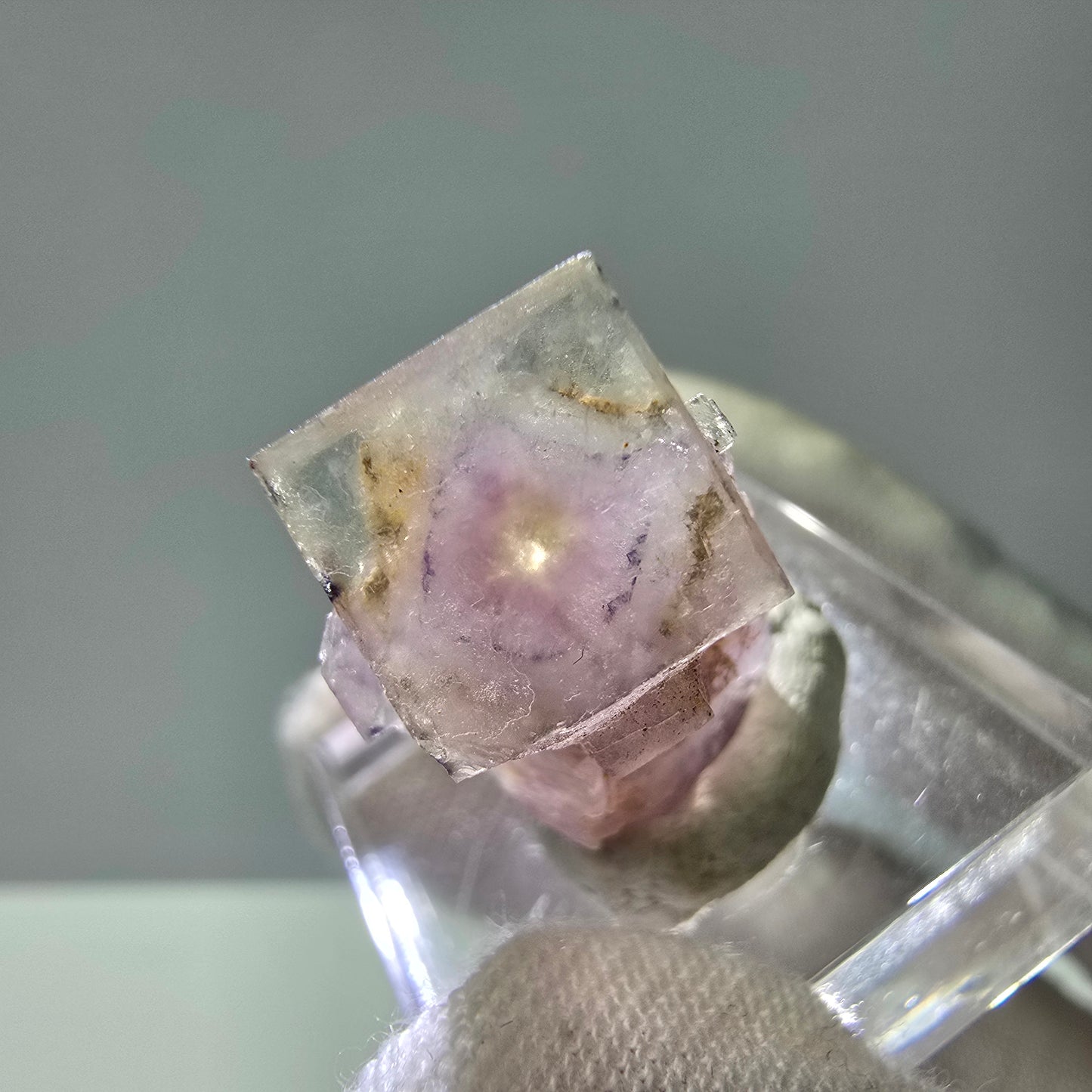 Seltene UV Phantom Fluorit Würfel Stufe lila grün Brandberg, Namibia 26*14*12mm