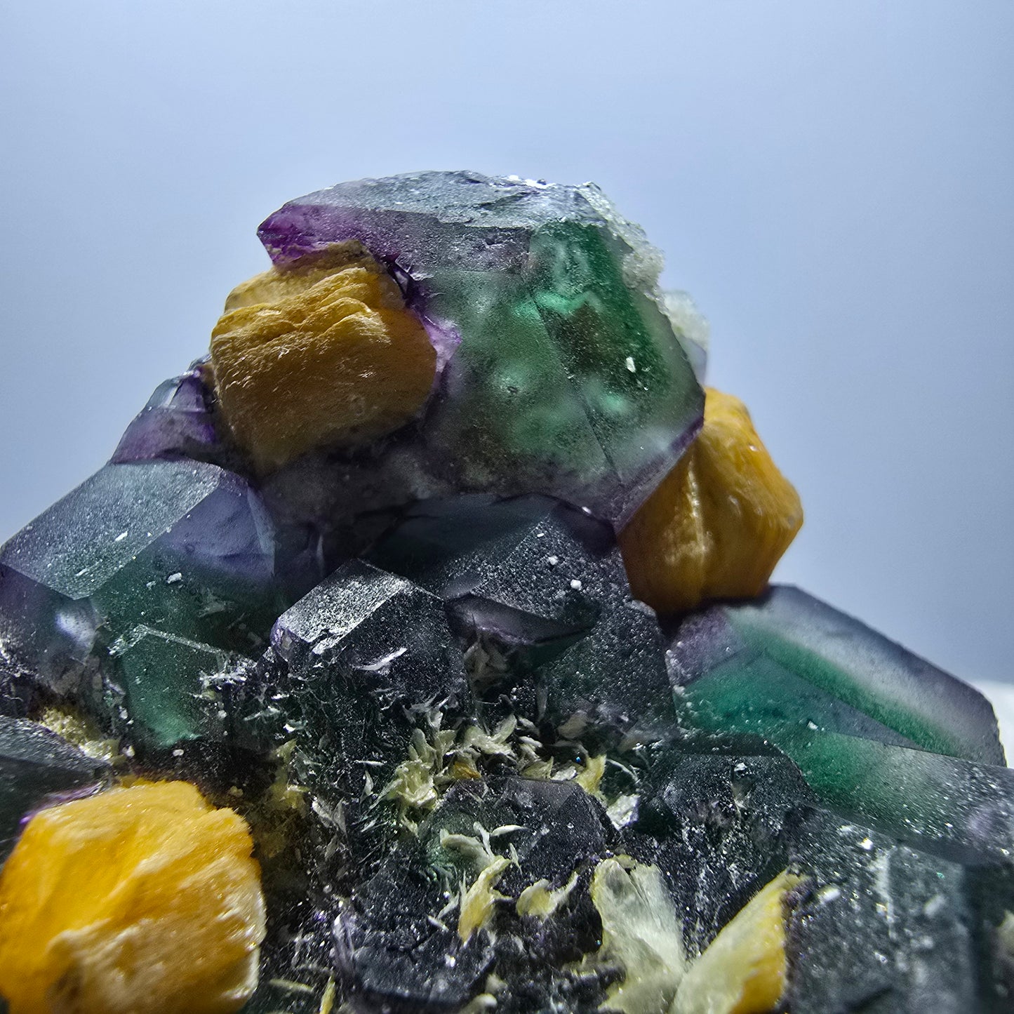 Fluorite fantôme hexagonale, hyalite, tourmaline Schörl, muscovite Erongo, Namibie 93*73*42mm
