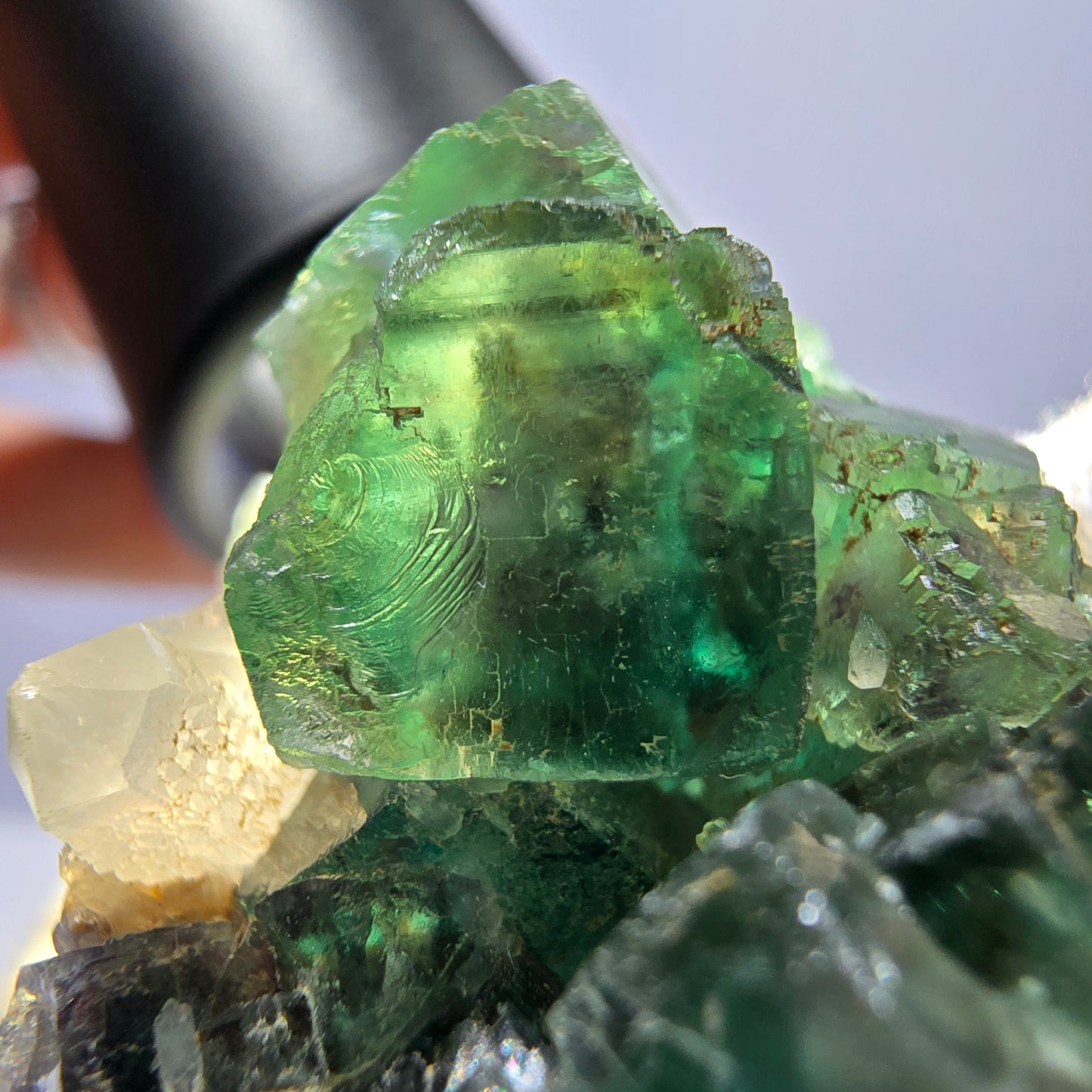 Phantom Fluorit Würfel Stufe parkettiert mit Quarz Okorusu Namibia 70*42*32mm