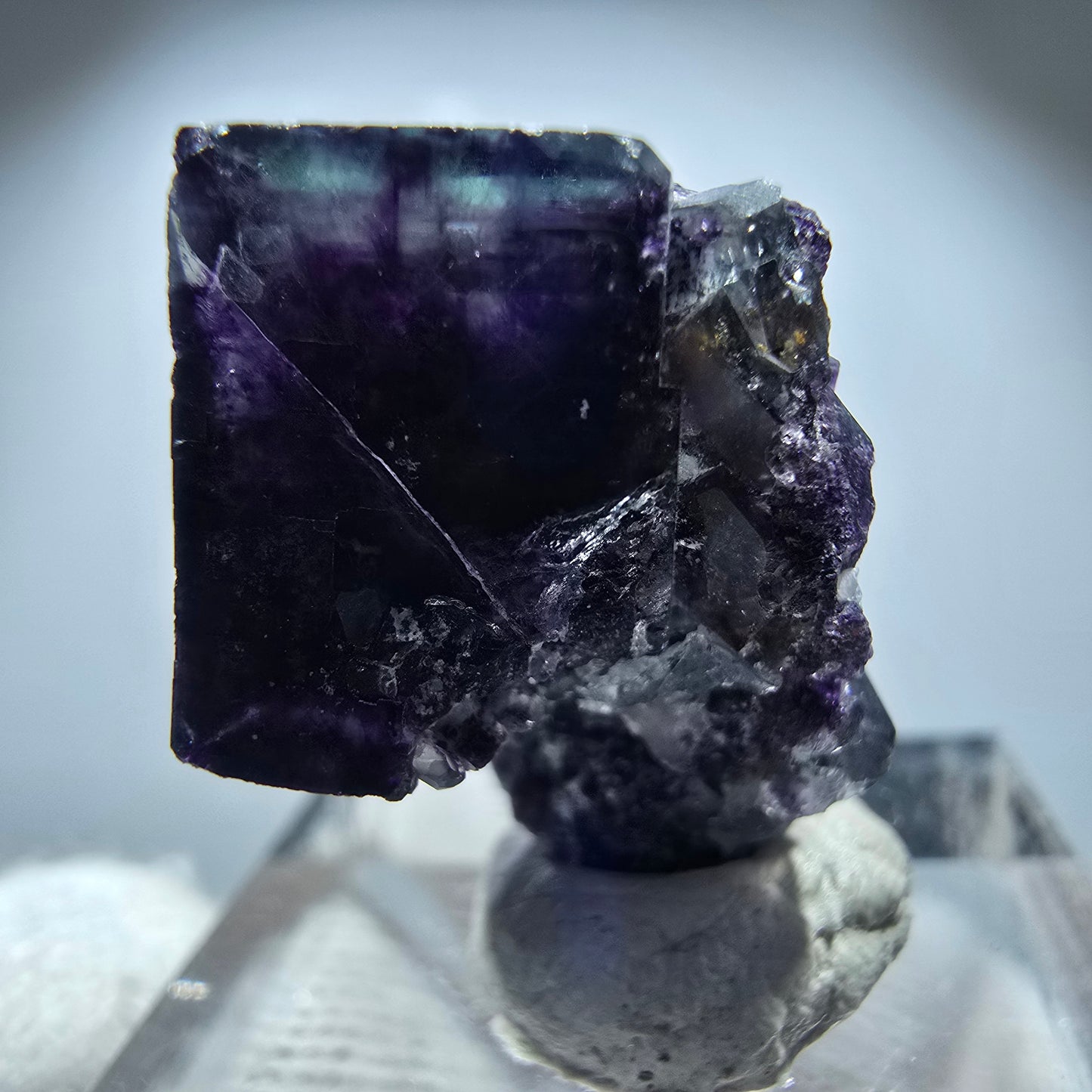Spécimen rare de cube de fluorite fantôme, vert zonal et violet, Okorusu, Namibie, 25 x 18 x 14 mm