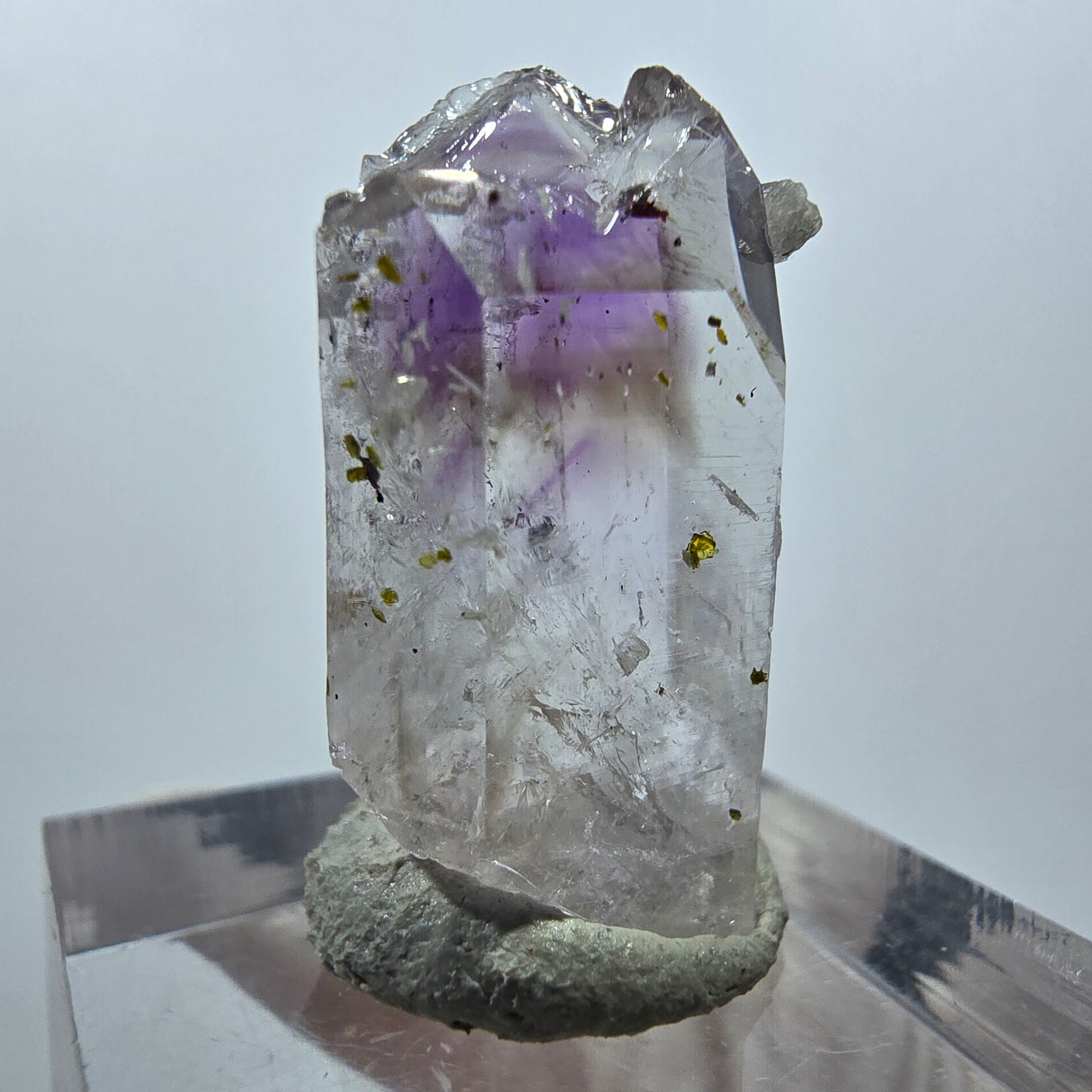 Améthyste fantôme avec préhnite, mine d'hématite Streep, Goboboseb, Namibie, 26 x 14 x 10 mm