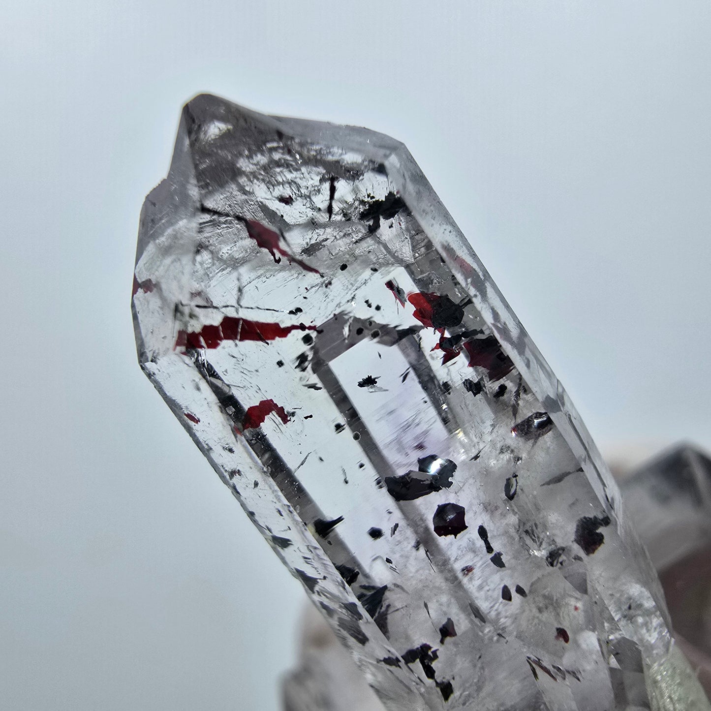 Quartz clair Harlequin Point Streep Mine, Goboboseb, Namibie, 30 x 12 x 10 mm