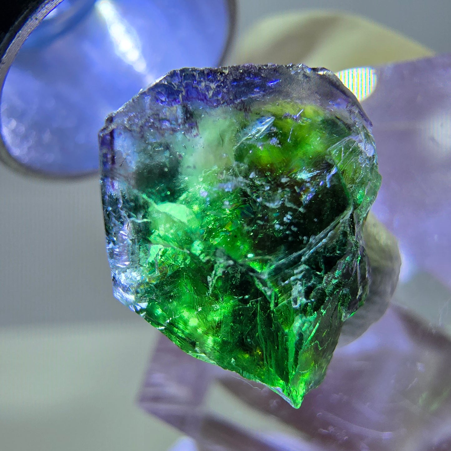 Cube de fluorite fantôme, zonal, spécimen de muscovite, Erongo, Namibie, 16 x 15 x 10 mm