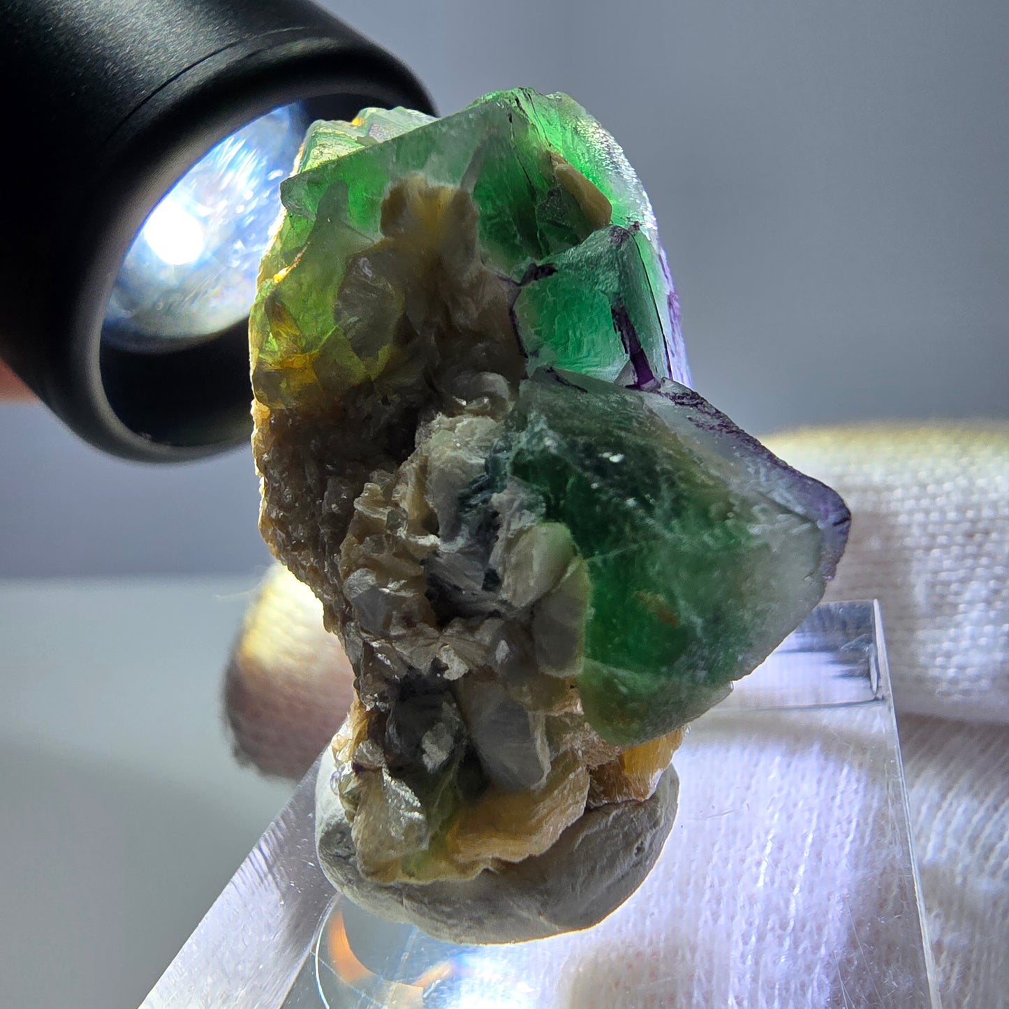 Cube de fluorite fantôme zonal, muscovite, spécimen d'hyalite, Erongo, Namibie, 34 x 28 x 22 mm