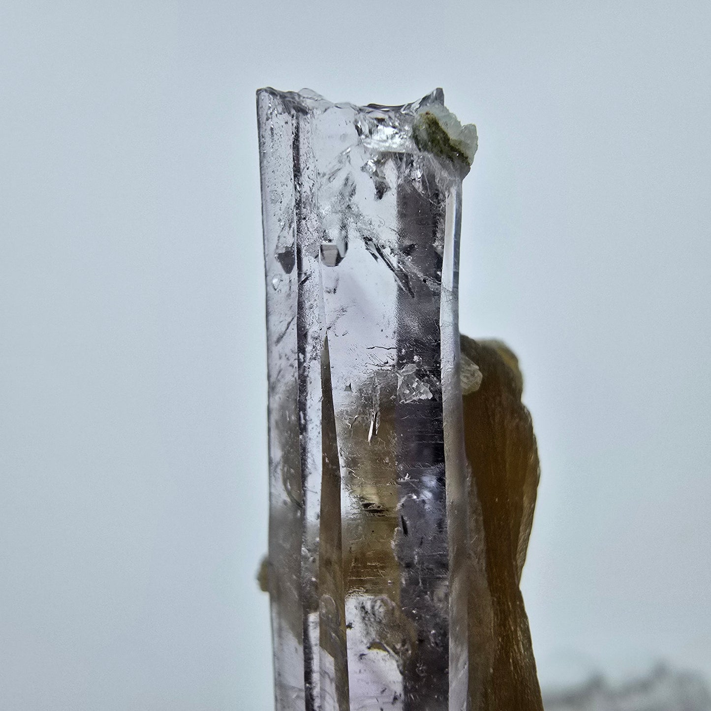 Phantom Amethyst Kristall mit Stilbit Goboboseb, Namibia 40*13*10mm Sammlung