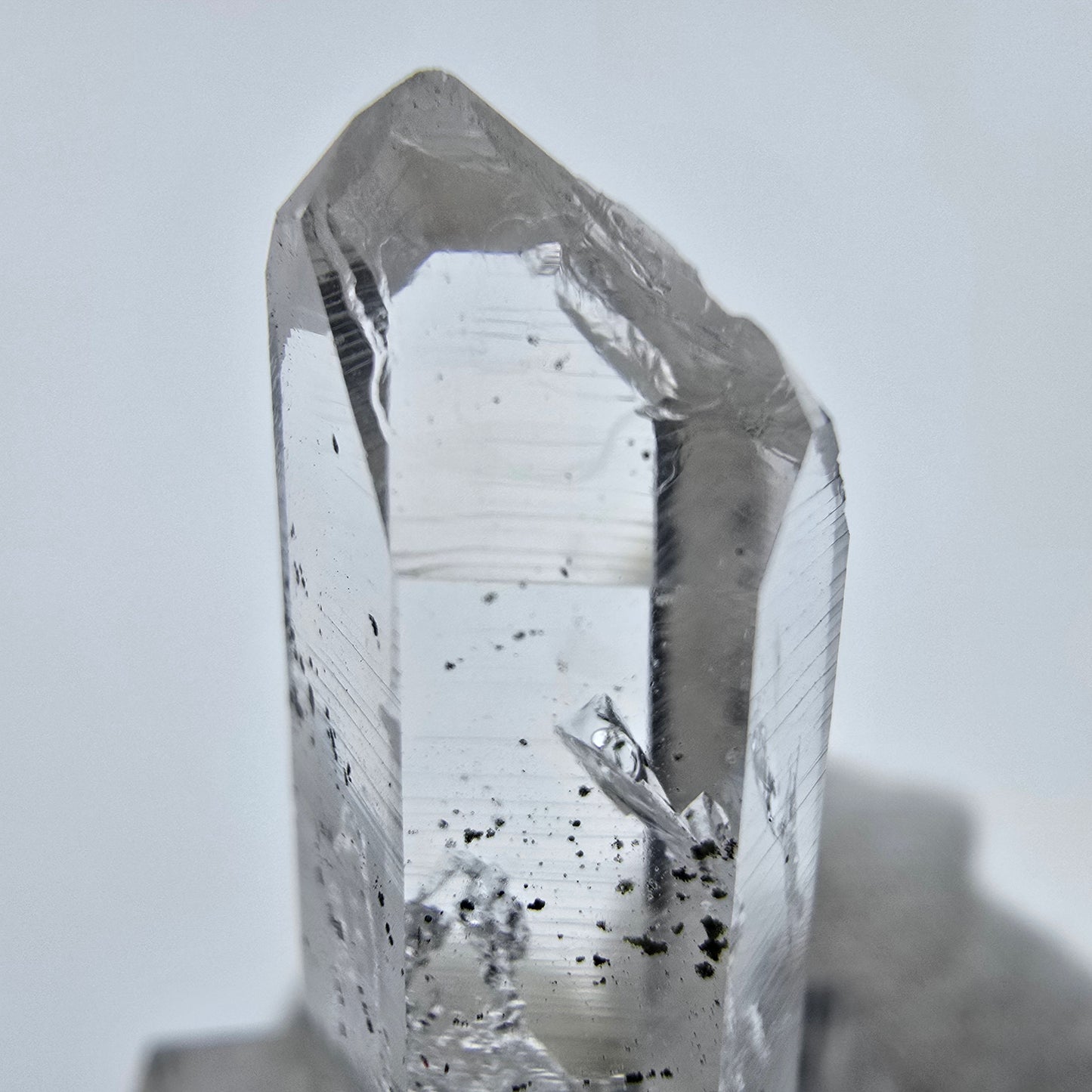 Klarer Phantom Hämatit Quarz Kristall Streep Mine, Goboboseb, Namibia 35*12*9mm