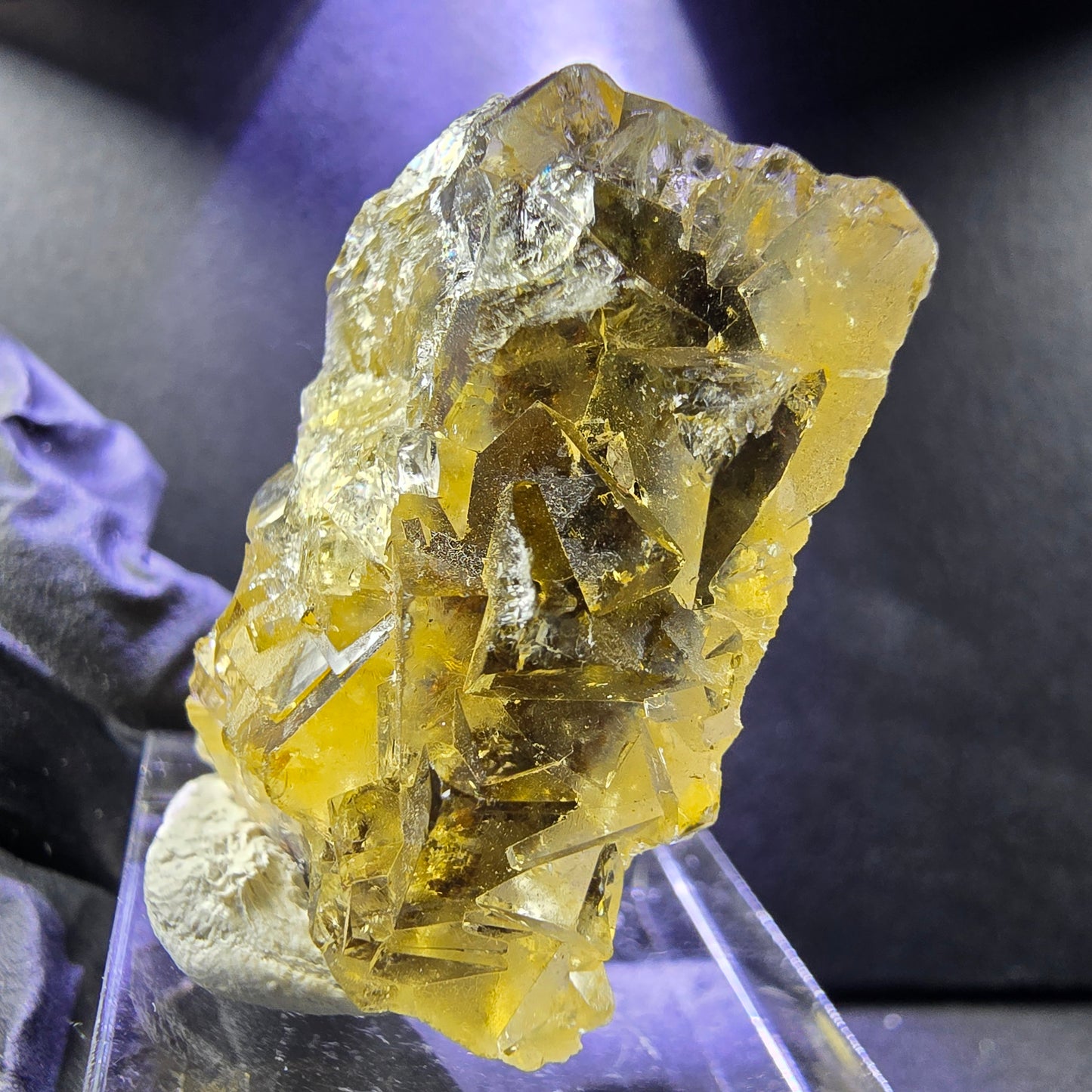 Seltene Honey Pocket Phantom Fluorit XX Würfel Stufe 30*28*14mm Okorusu, Namibia