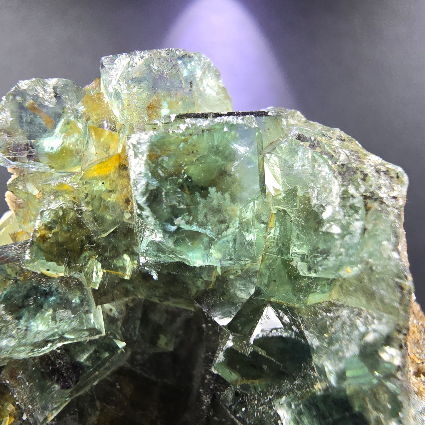 Rare Fluorite XX cube niveau vert avec inclusions 41*37*20mm Okorusu Namibie