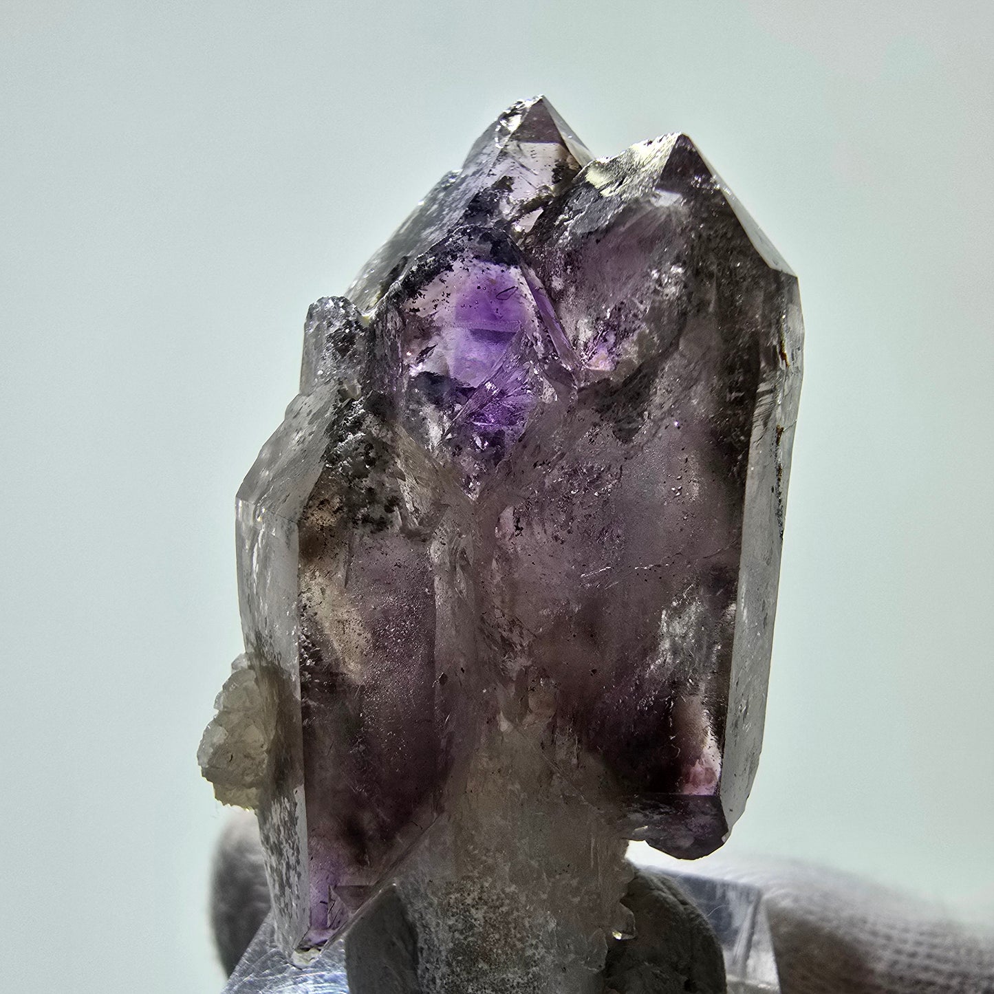 Améthyste fantôme rare, sceptre DT, amas Brandberg, Namibie, 50 x 26 x 24 mm