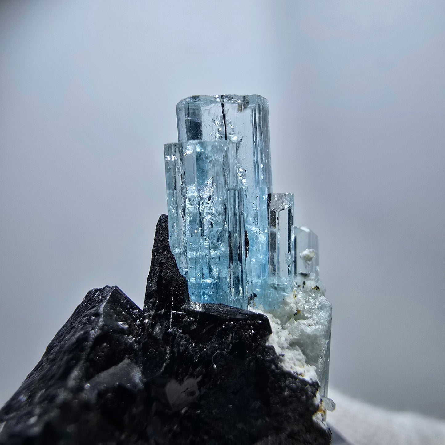 Seltener Aquamarin X mit Schörl Turmalin Erongo, Namibia 26*20*12mm