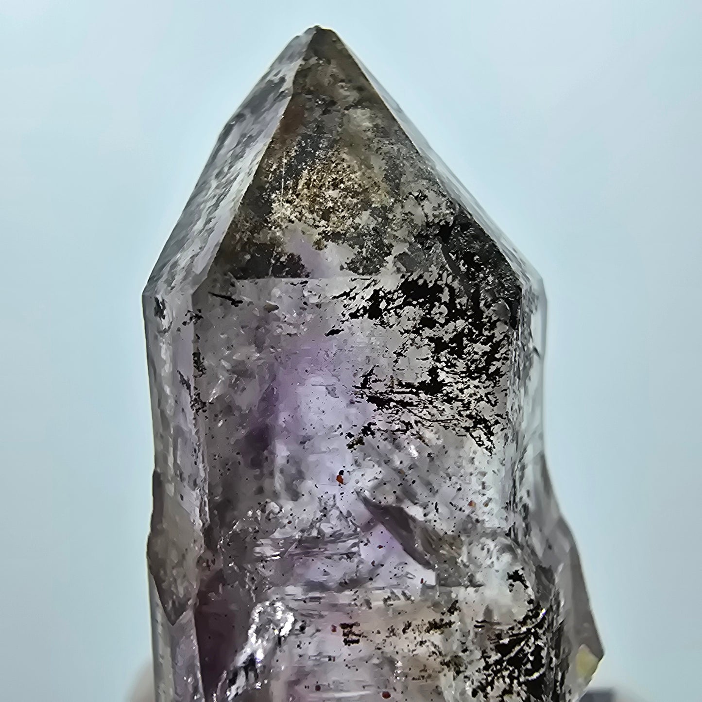 Pointe de sceptre squelette en améthyste fantôme, Goboboseb, Namibie, 39 x 19 x 12 mm