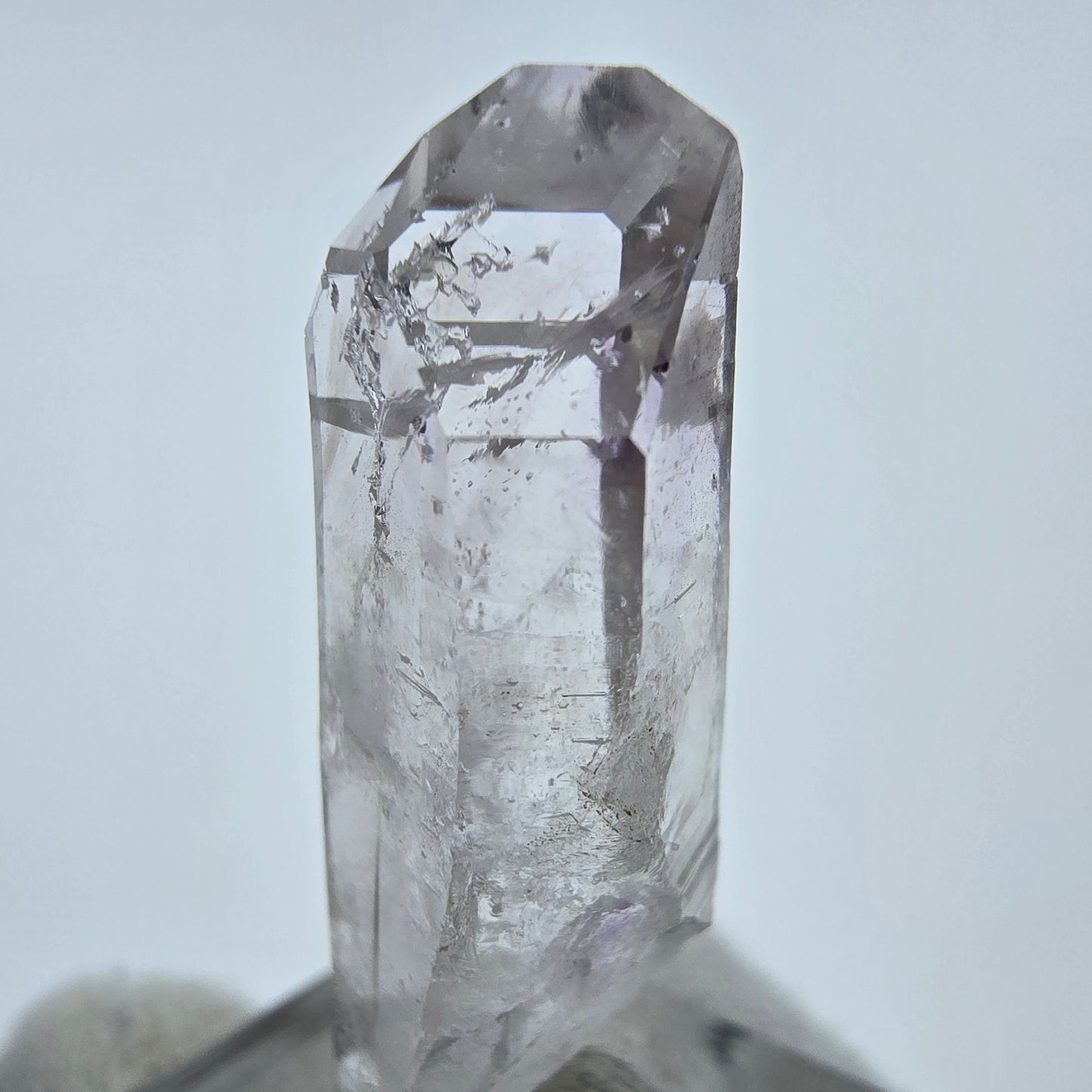 Cristal d'améthyste hématite fantôme Streep Mine, Goboboseb, Namibie 36 x 12 x 9 mm