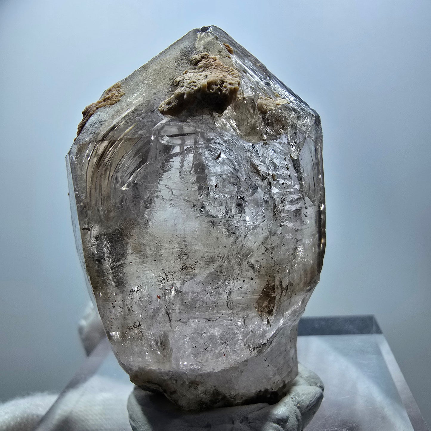 Quartz fumé fantôme transparent, pointe de sceptre, Goboboseb, Namibie, 48 x 32 x 22 mm