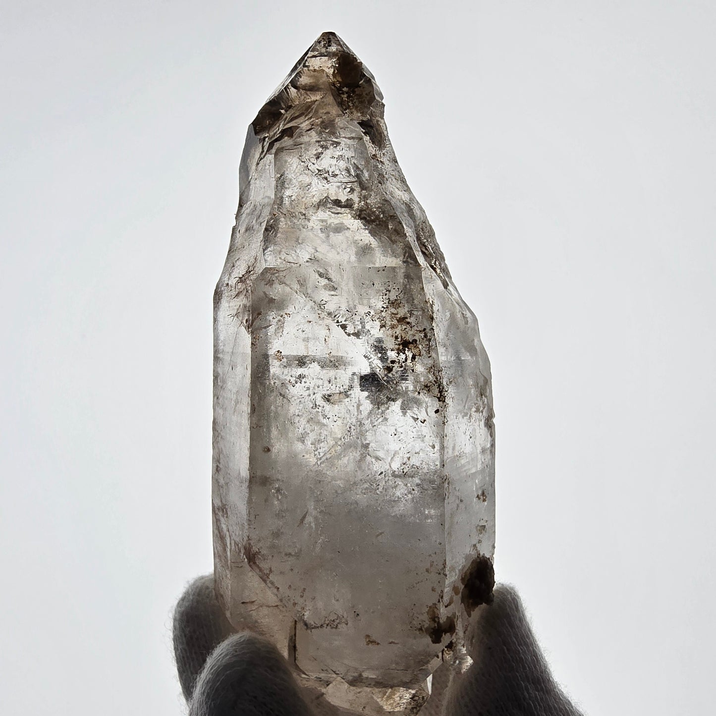 Sceptre squelette en quartz fumé DT, poche Saint-Valentin en calcite UV, Namibie 101 x 64 x 52 mm