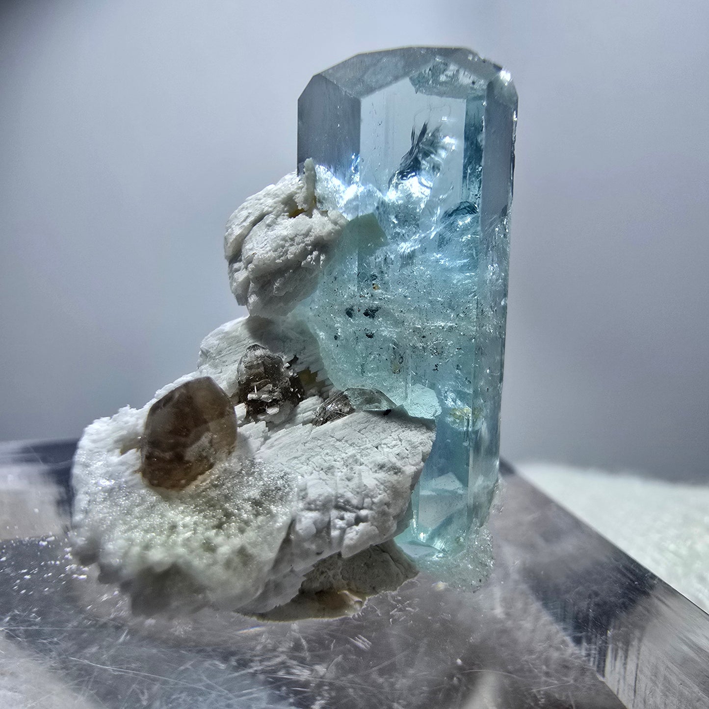 Seltener Aquamarin X mit Hyalit, Orthoklas Erongo, Namibia 20*17*11mm