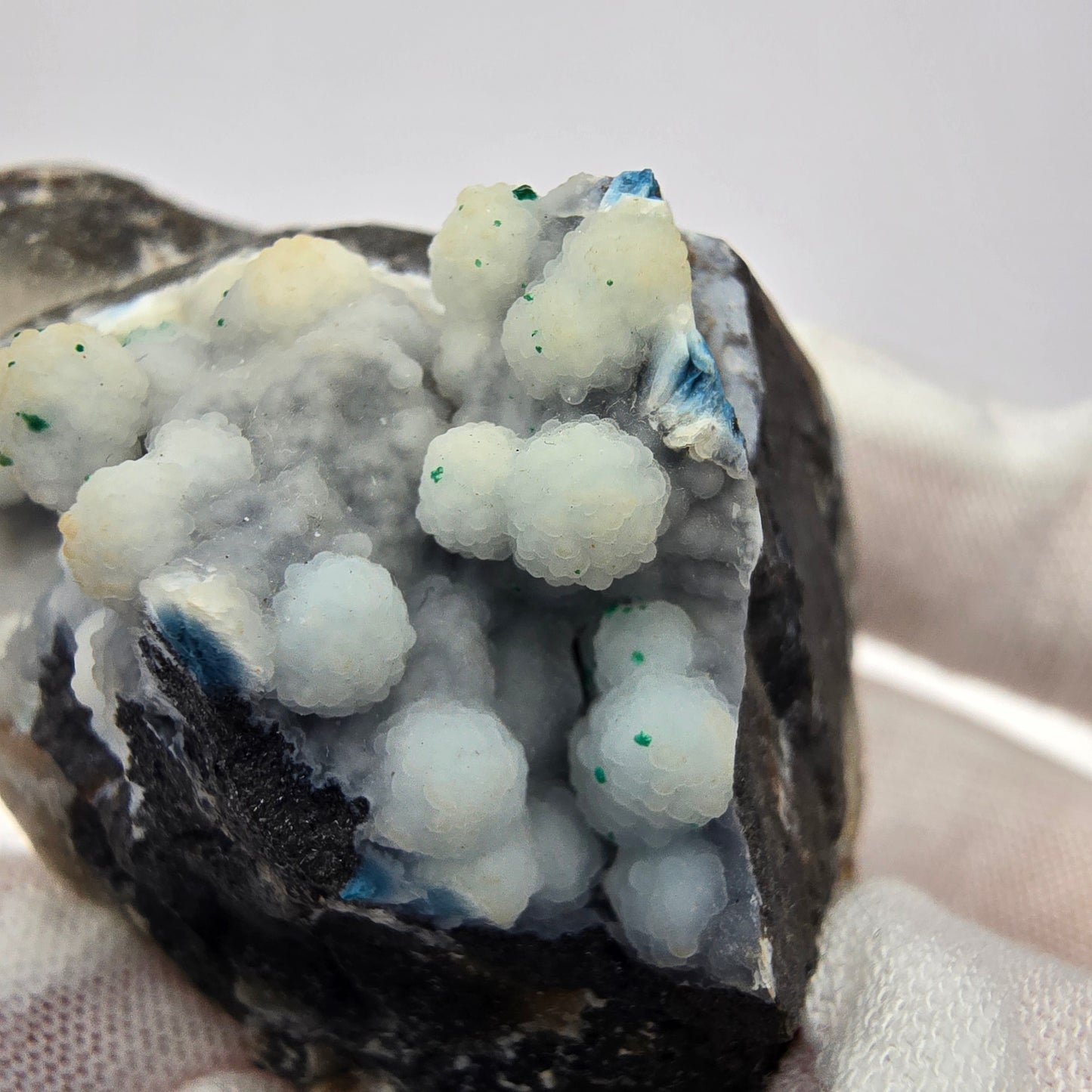 Seltene Shattuckit Kugel Kristalle mit Dioptas Kaokoveld, Namibia 65*37*34mm
