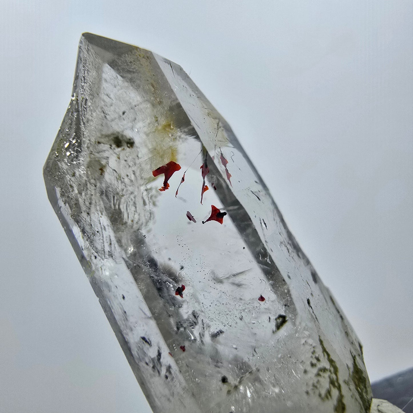Quartz clair Harlequin Point Streep Mine, Goboboseb, Namibie 28 x 11 x 10 mm