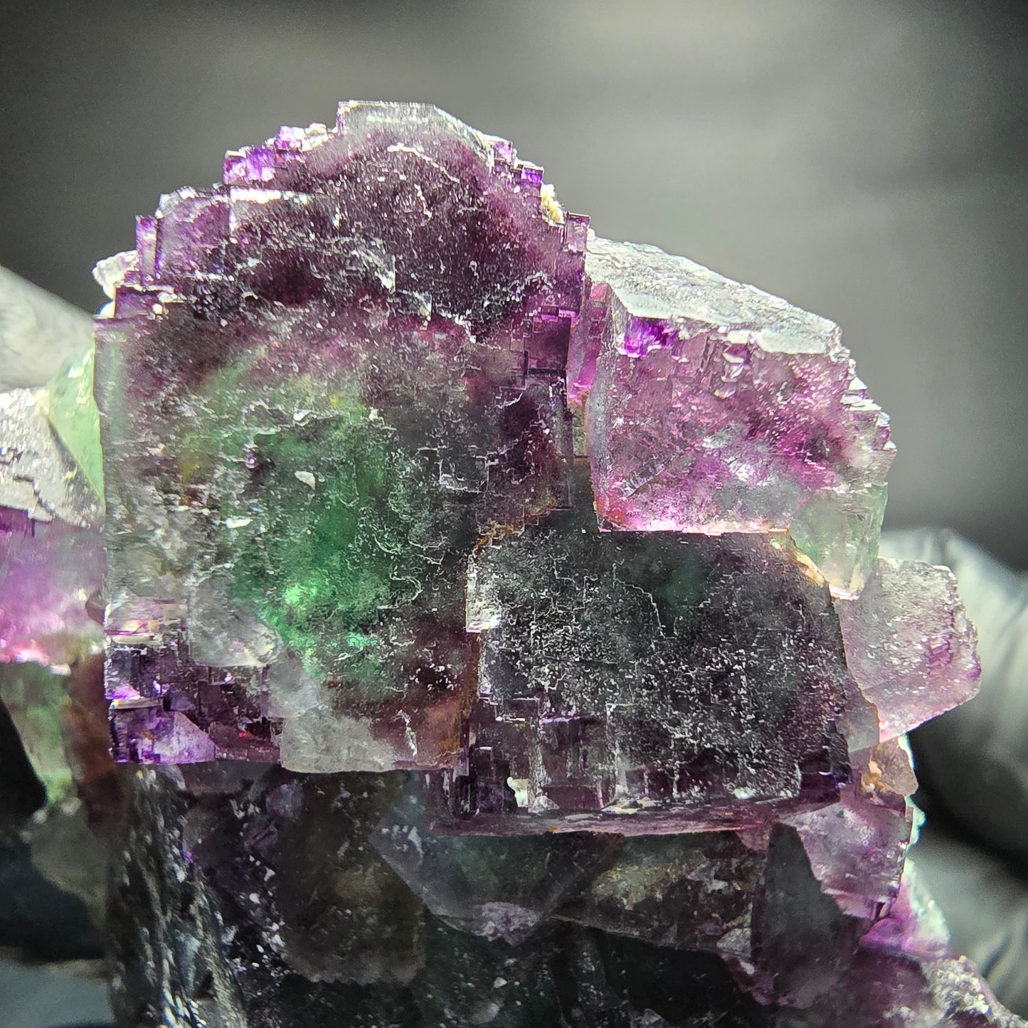Seltene zonare Fluorit Würfel Stufe parkettiert Okorusu, Namibia 66*47*30mm
