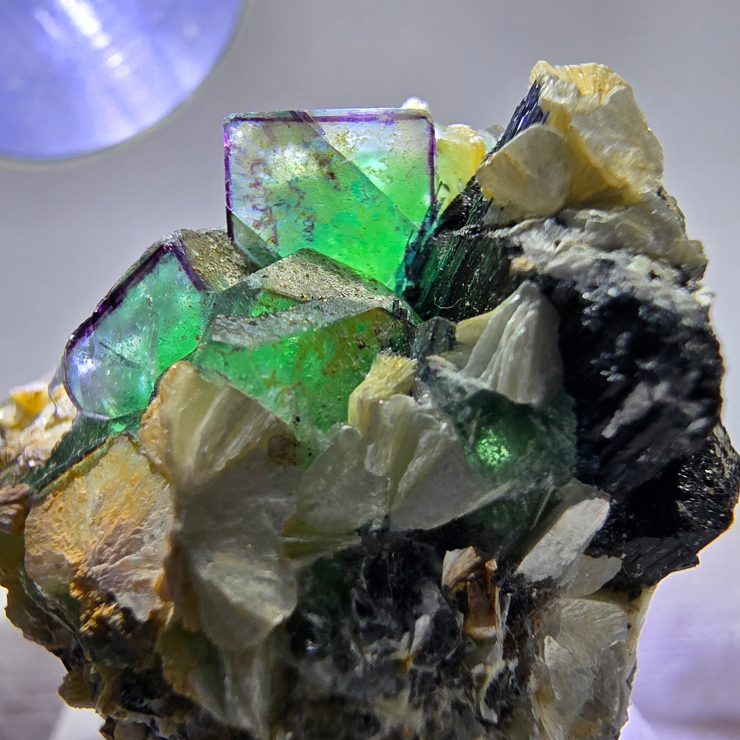 Cube de fluorite fantôme, spécimen de tourmaline scholle muscovite, Erongo, Namibie, 30 x 28 x 23 mm