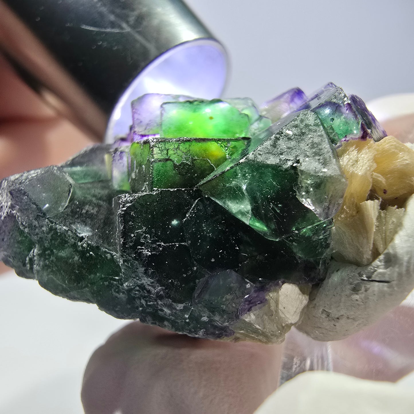 Cube de fluorite fantôme, zonal, muscovite, spécimen de tourmaline Schorl, Erongo, Namibie, 37 x 24 x 20 mm