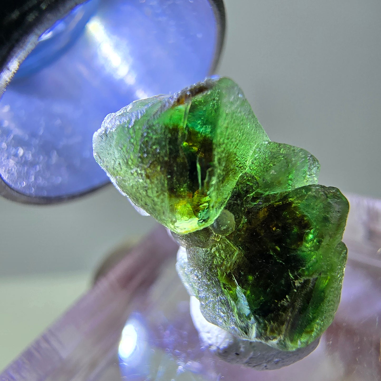 Spécimen hexagonal de cube de fluorite fantôme, Erongo, Namibie, 17 x 10 x 10 mm