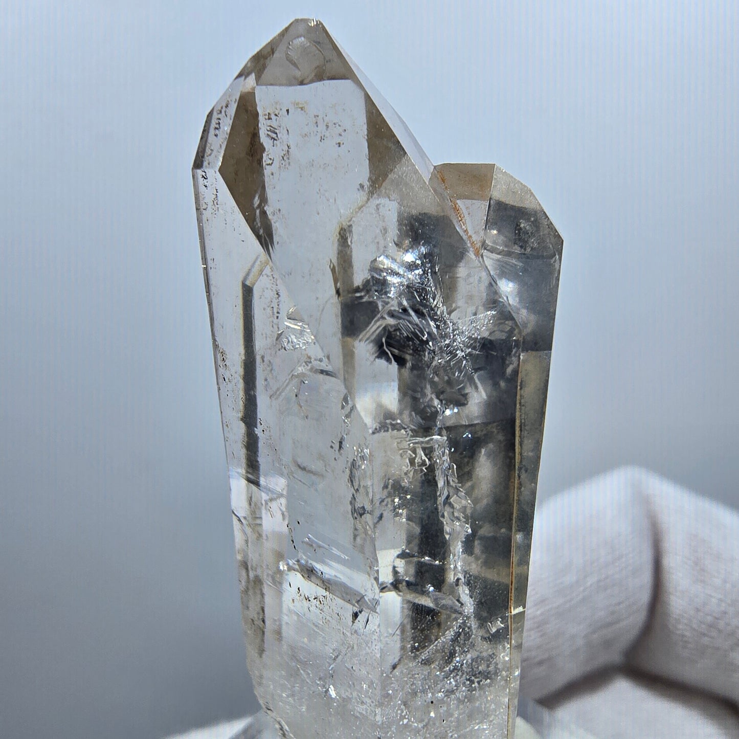 Quartz fumé fantôme lémurien Quartz Gémeaux Valentine Pocket Goboboseb Namibie 53*19*14mm