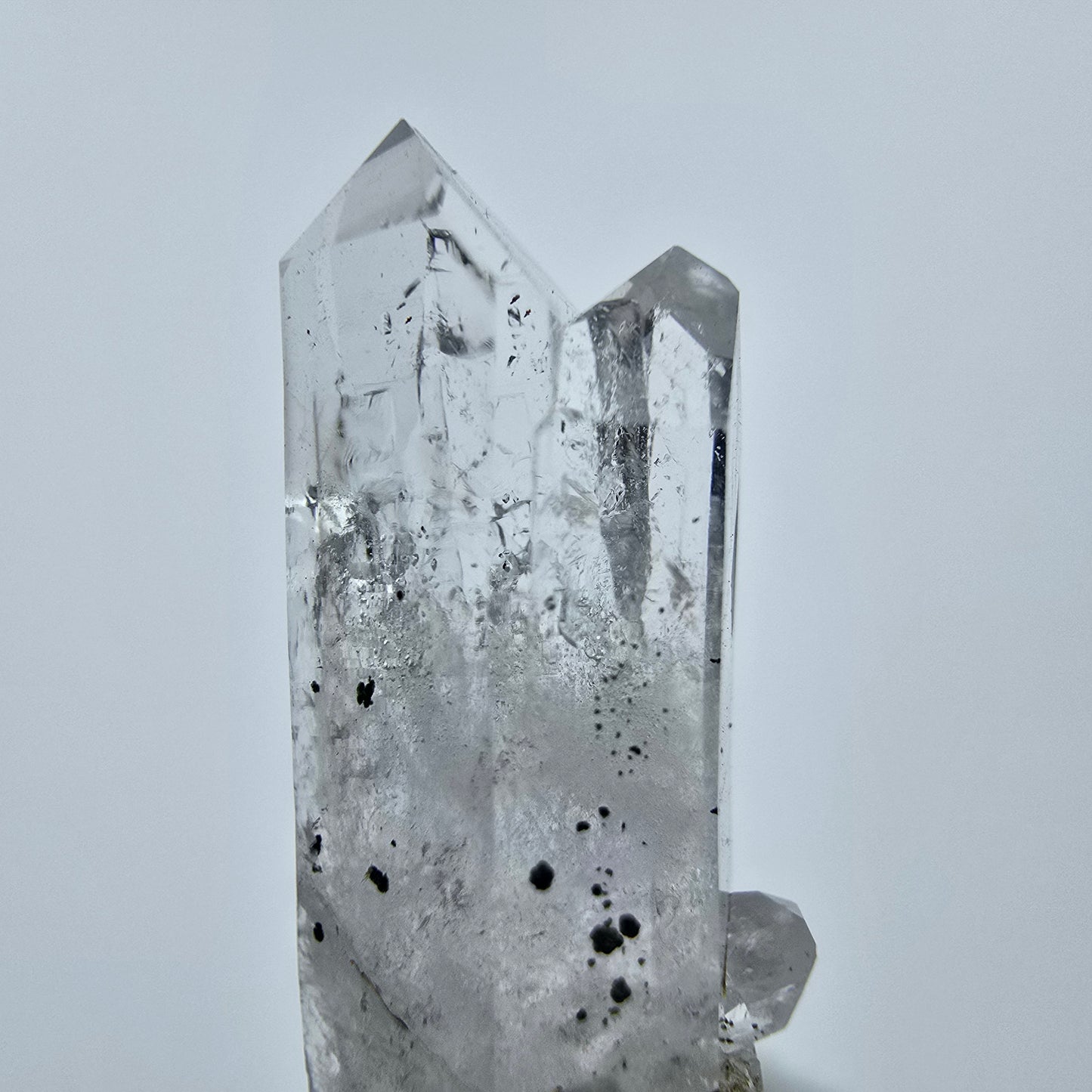 Klarer Quarz mit UV Calcit und Hämatit Streep Mine Goboboseb Namibia 28*15*13mm
