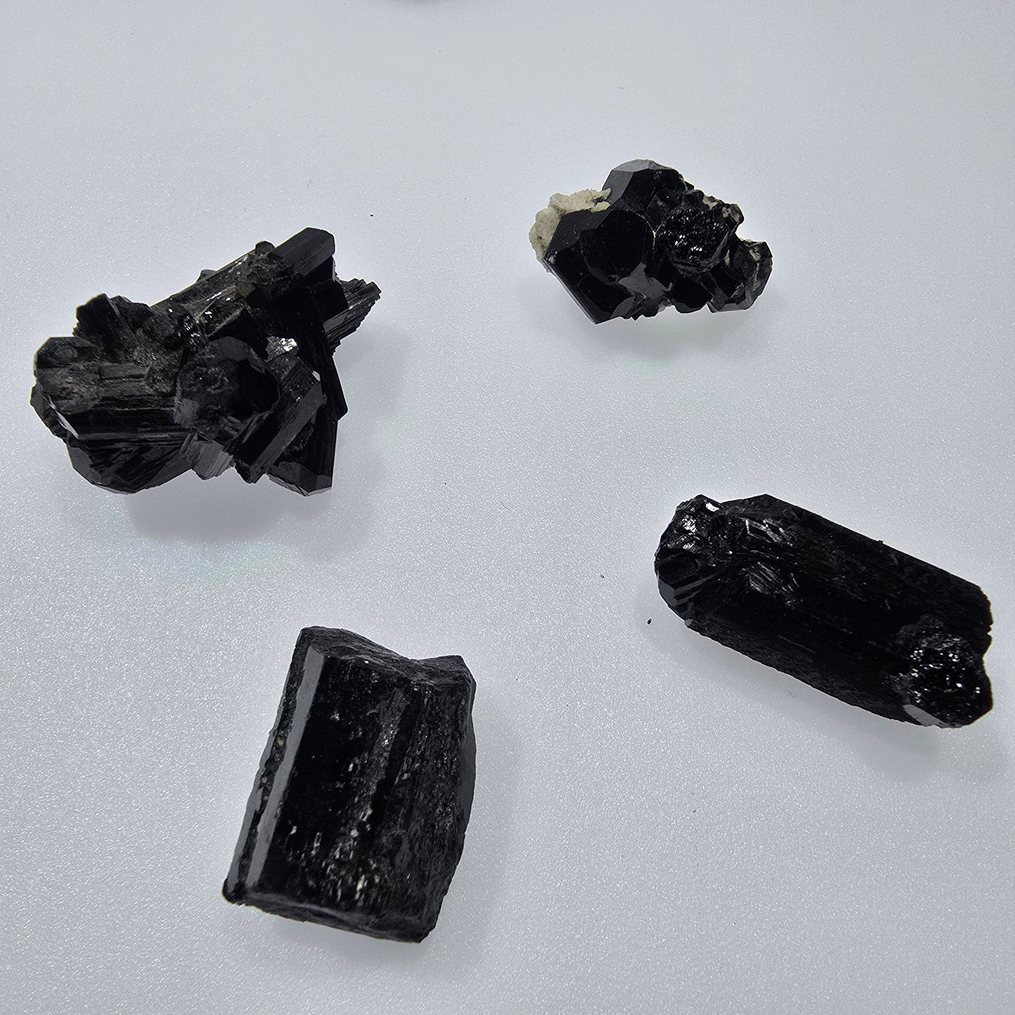 Lot de 16 marches en tourmaline noire Schorl, quartz fumé, orthose, Erongo, Namibie
