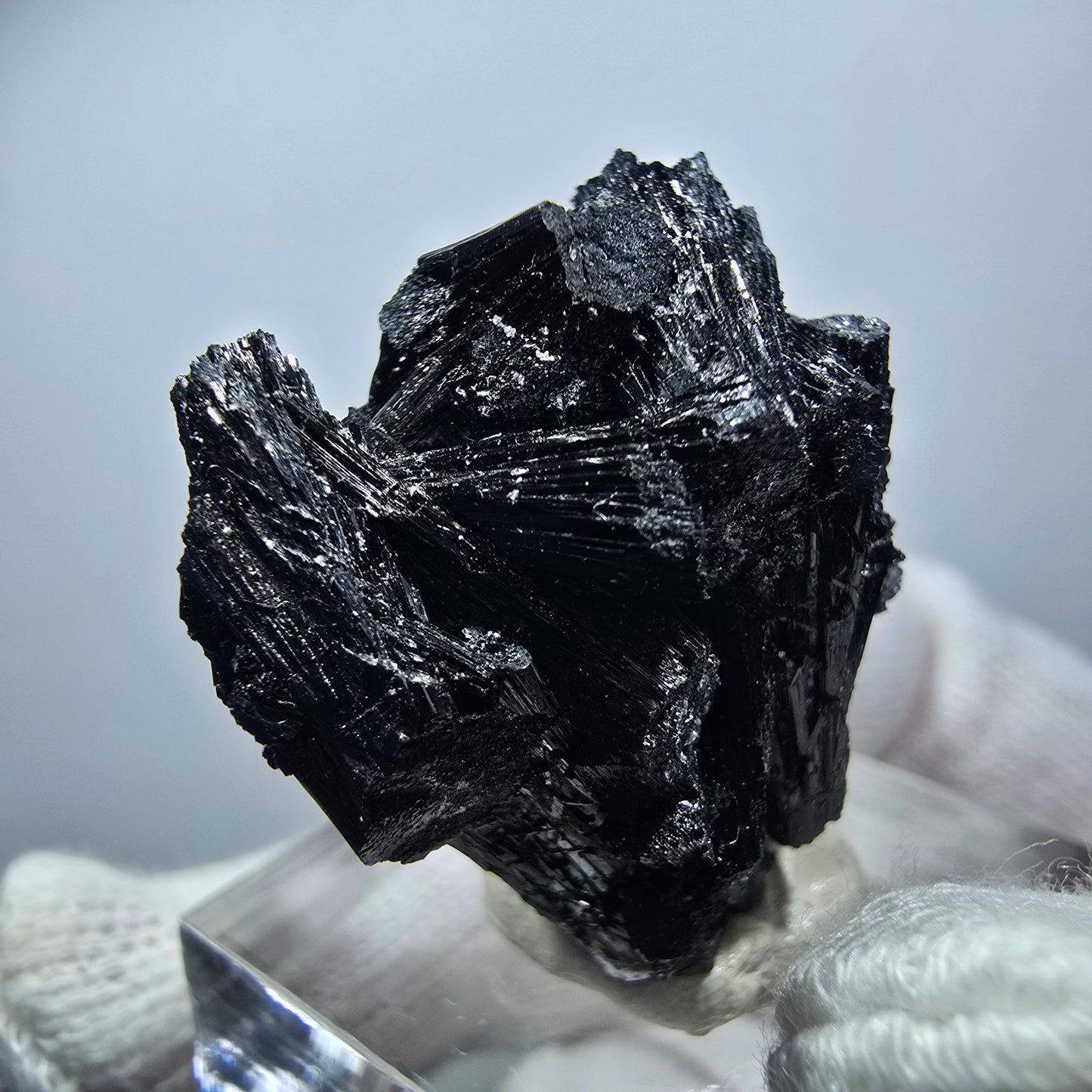 Magnifique spécimen de tourmaline Schorl et de quartz, Erongo, Namibie, 29 x 28 x 16 mm